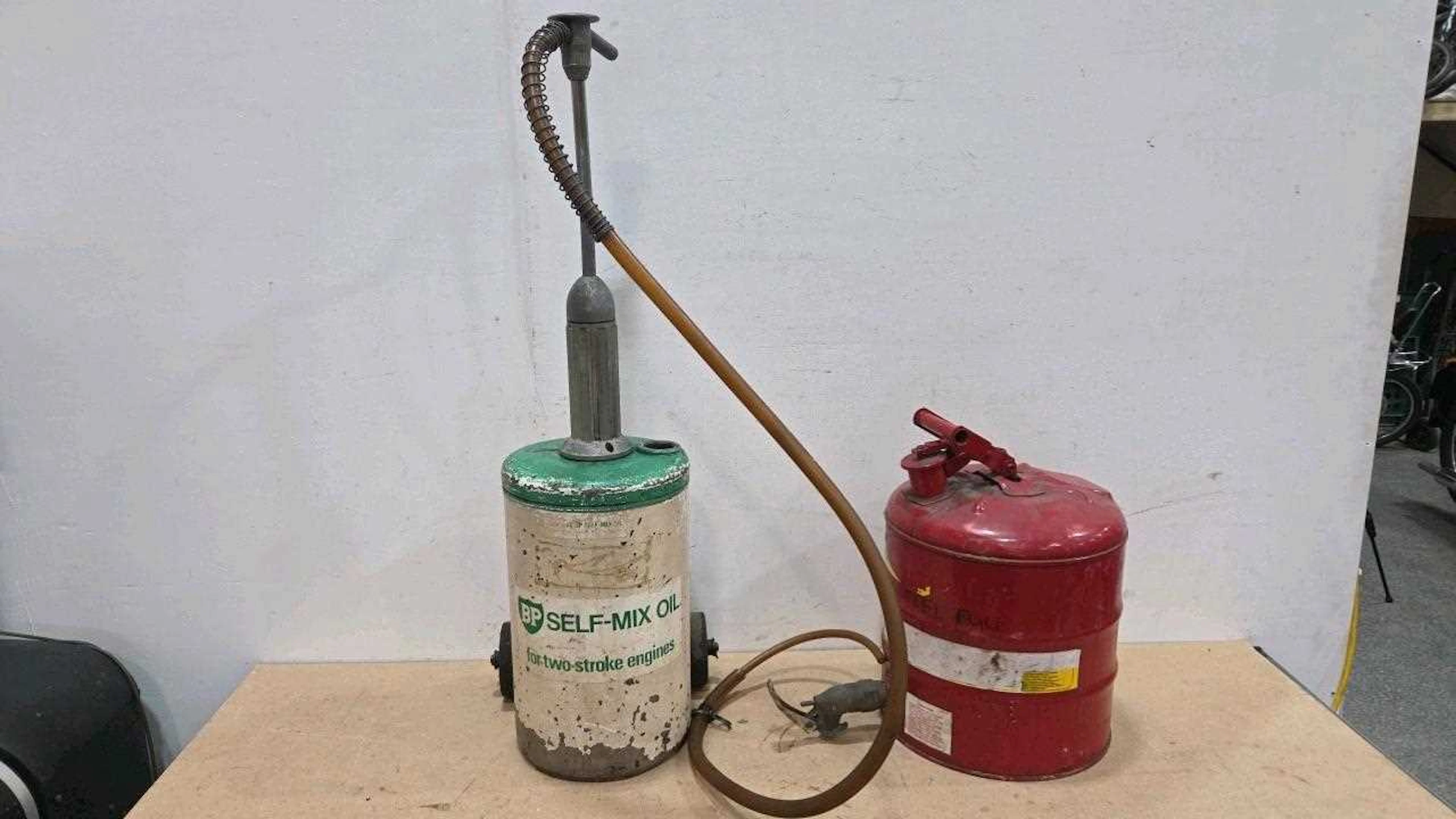 PETROL CAN & 2 STROKE DISPENSER