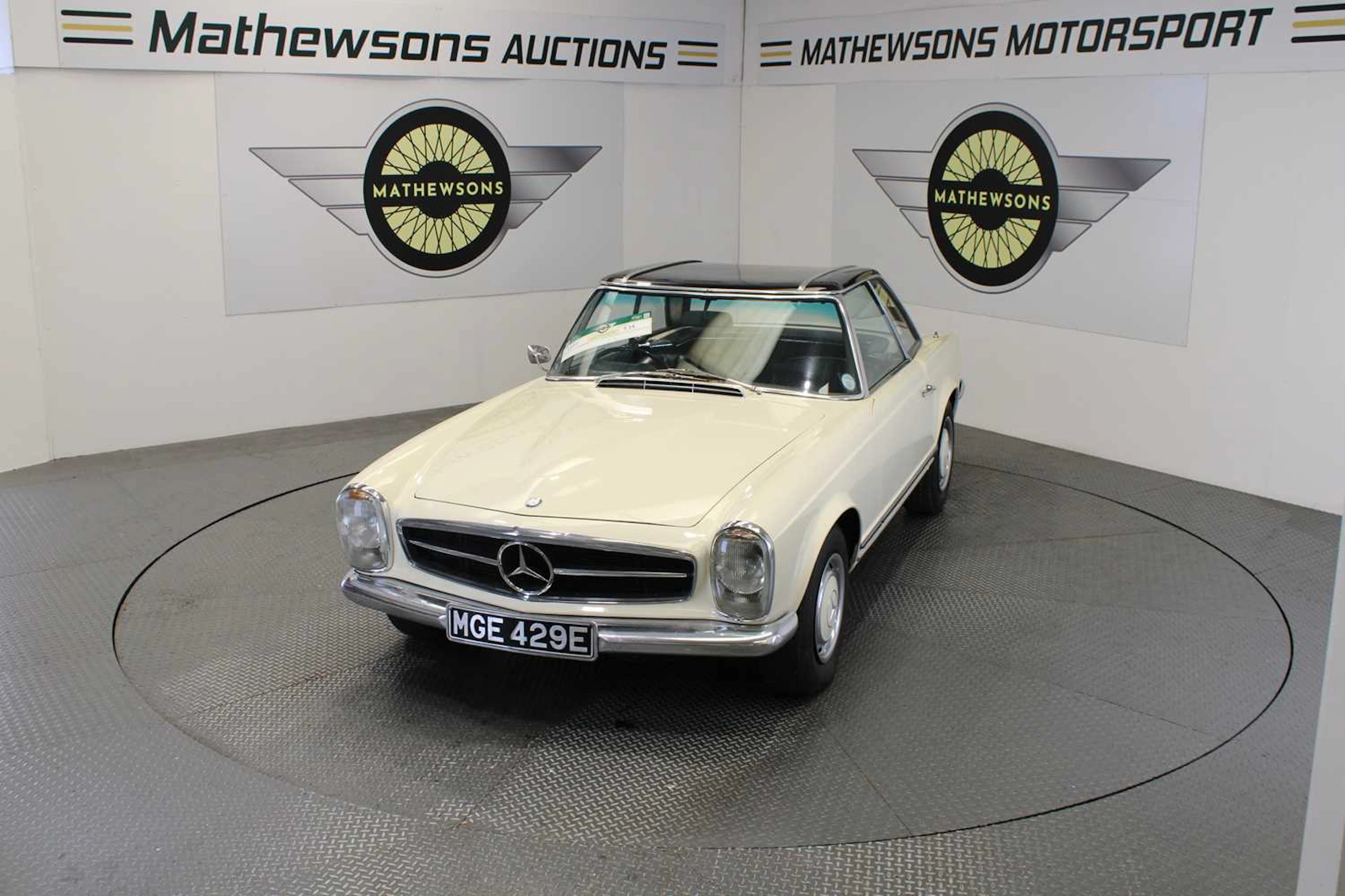 1967 MERCEDES BENZ 250SL