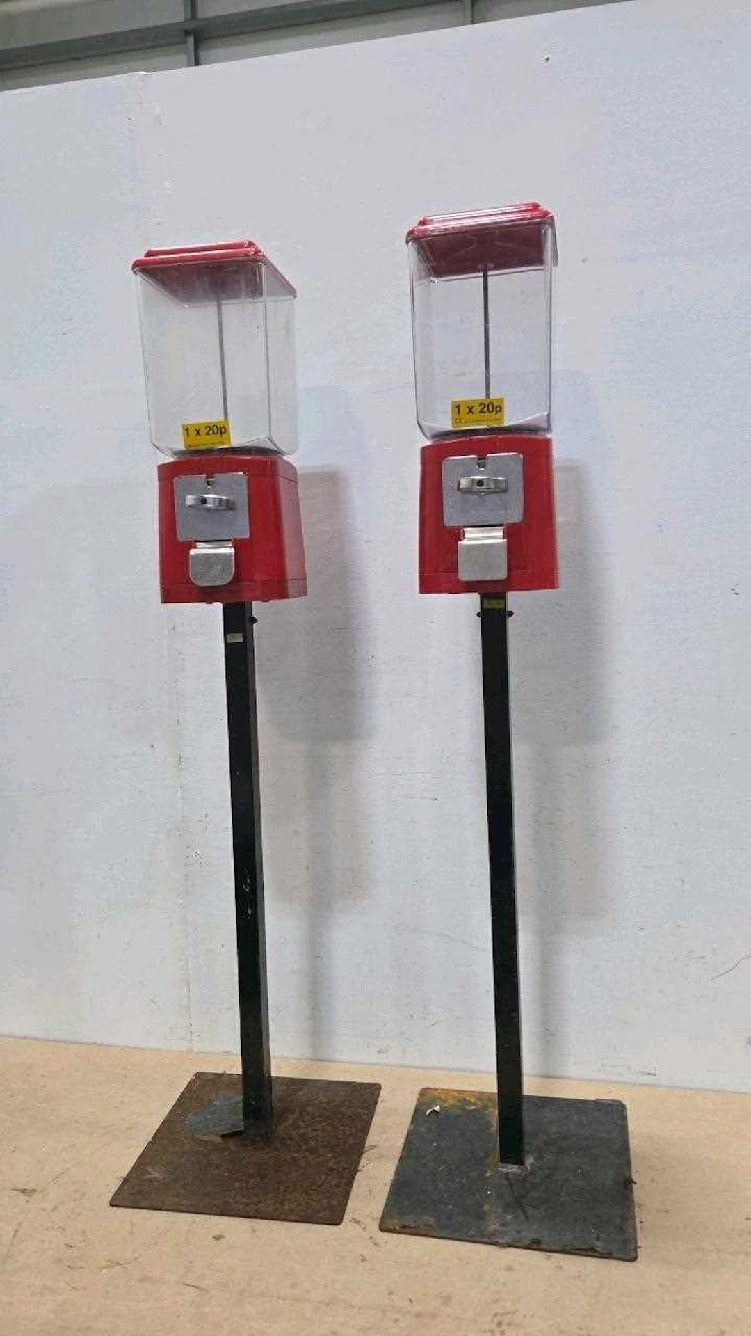 2 X SWEET MACHINES WITH KEYS