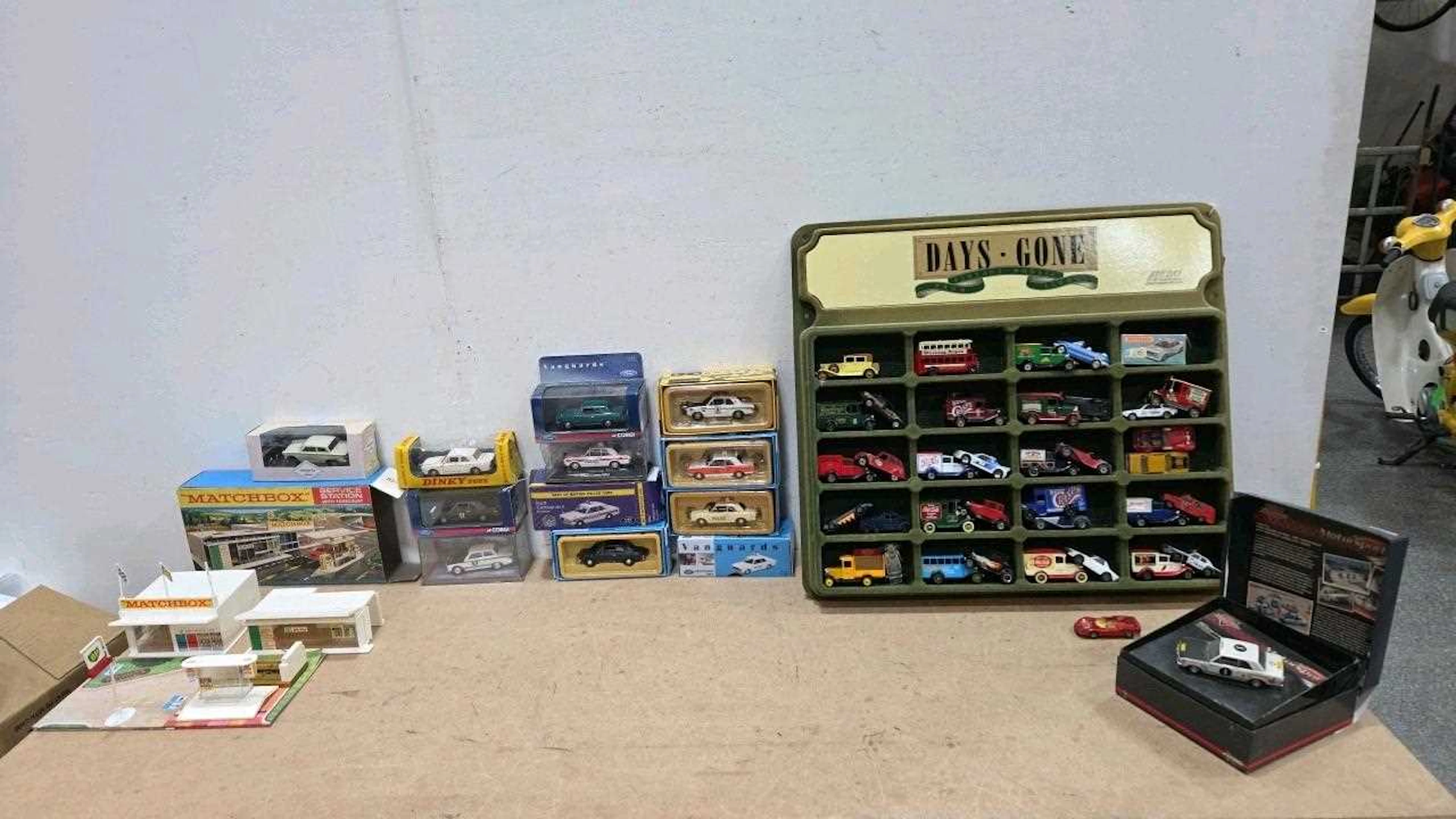 SELECTION OF SCALE MODEL CARS