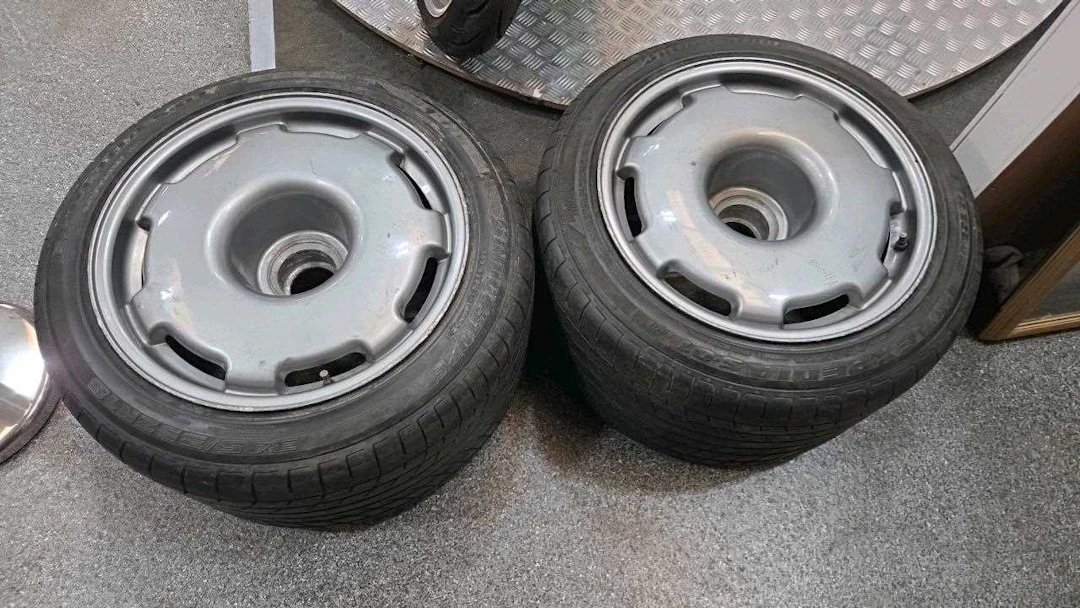 JAGUAR XJ220 REAR WHEELS AND TYRES