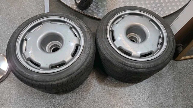 JAGUAR XJ220 REAR WHEELS AND TYRES