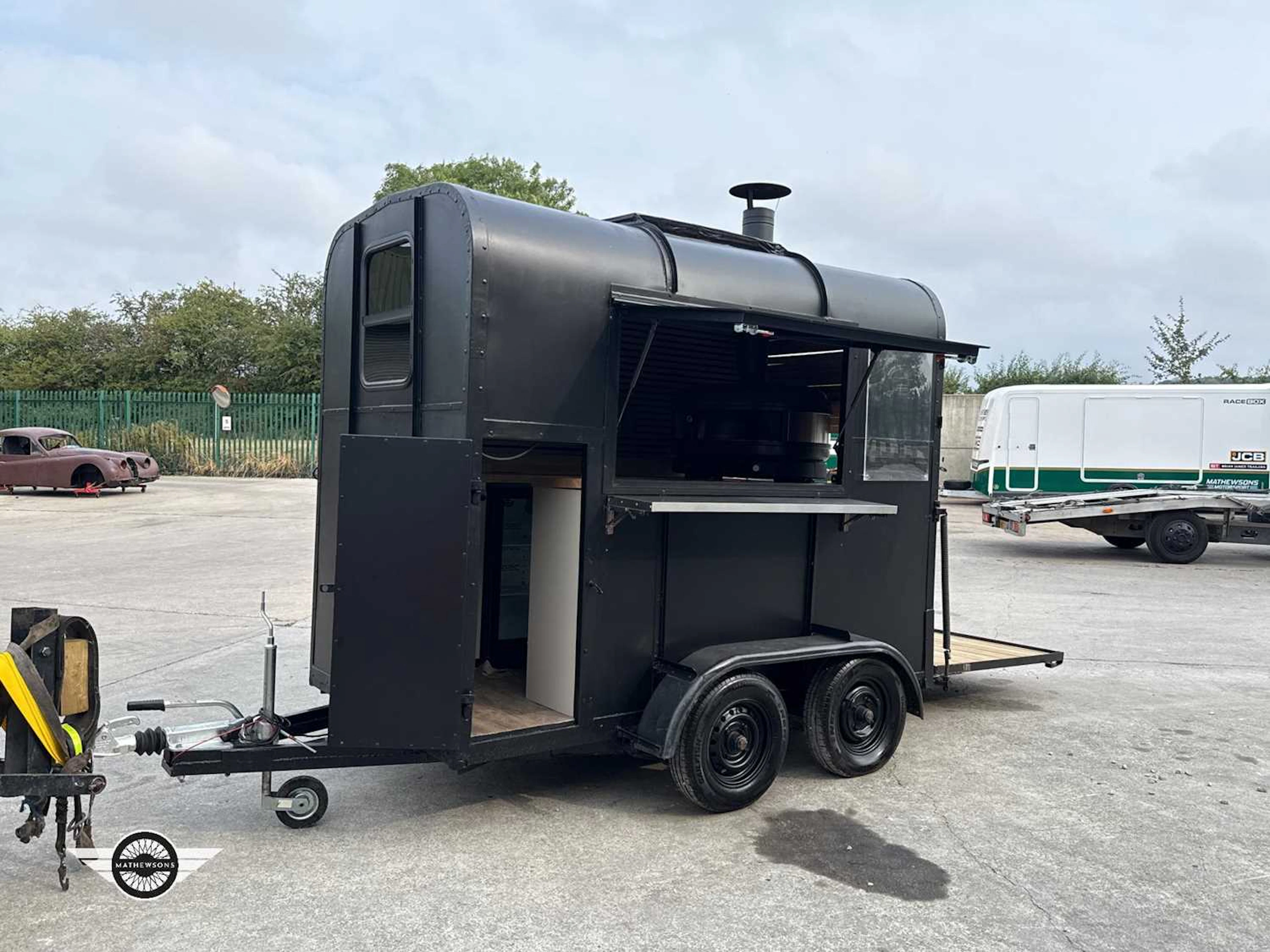 HORSE BOX/PIZZA CATERING TRAILER