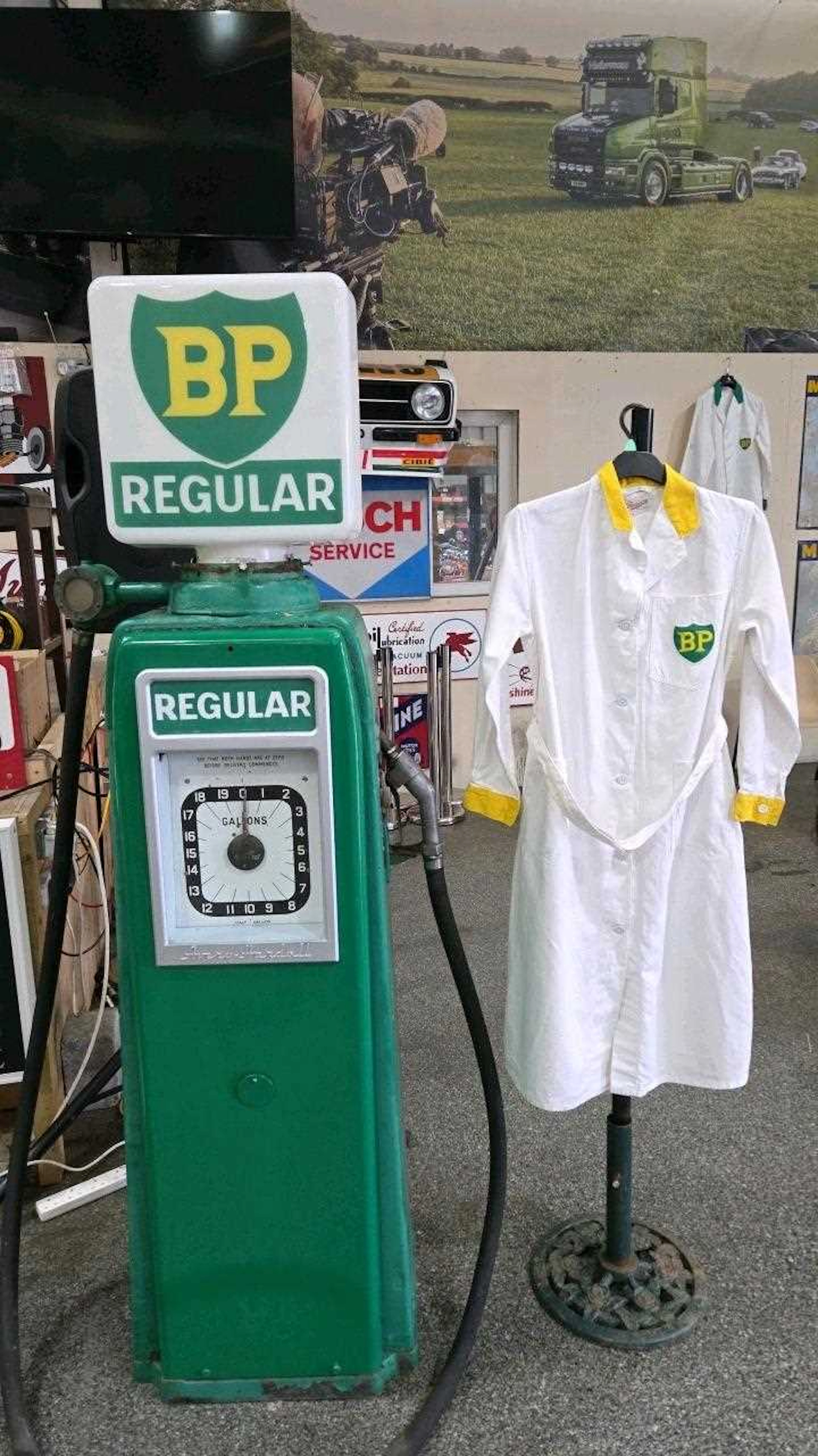 CIRCA 1958 AVERY HARDOLL PETROL PUMP WITH ORIGINAL BP REGULAR GLOBE