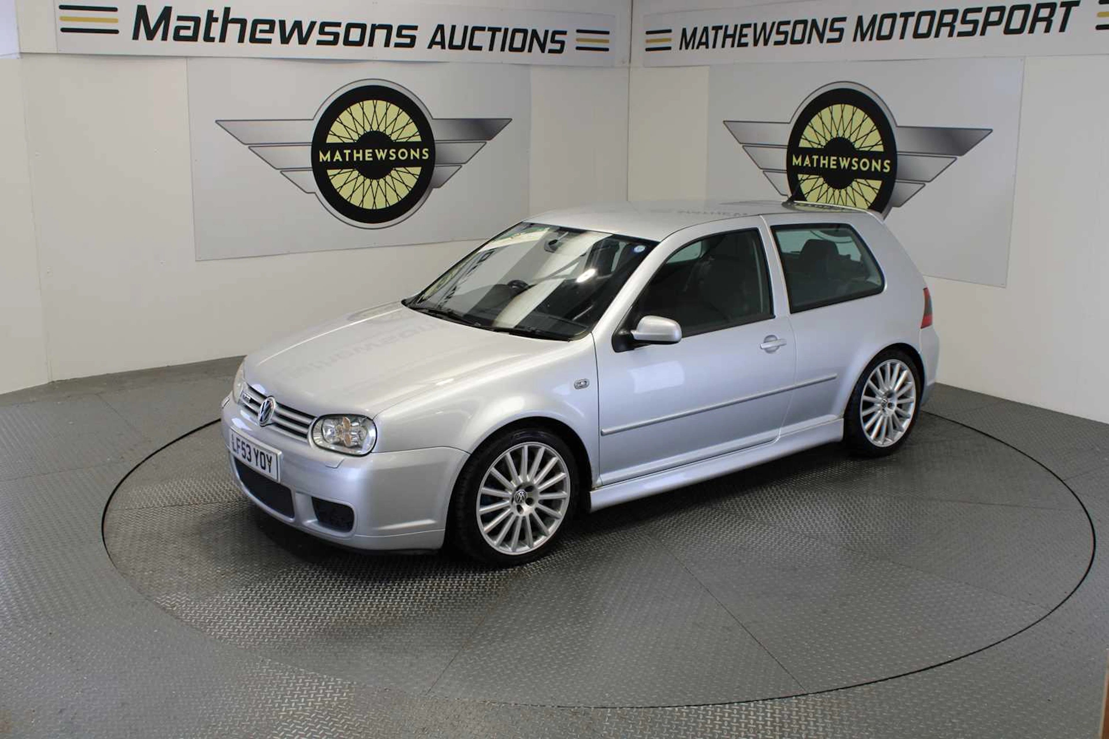 2003 VOLKSWAGEN GOLF R32