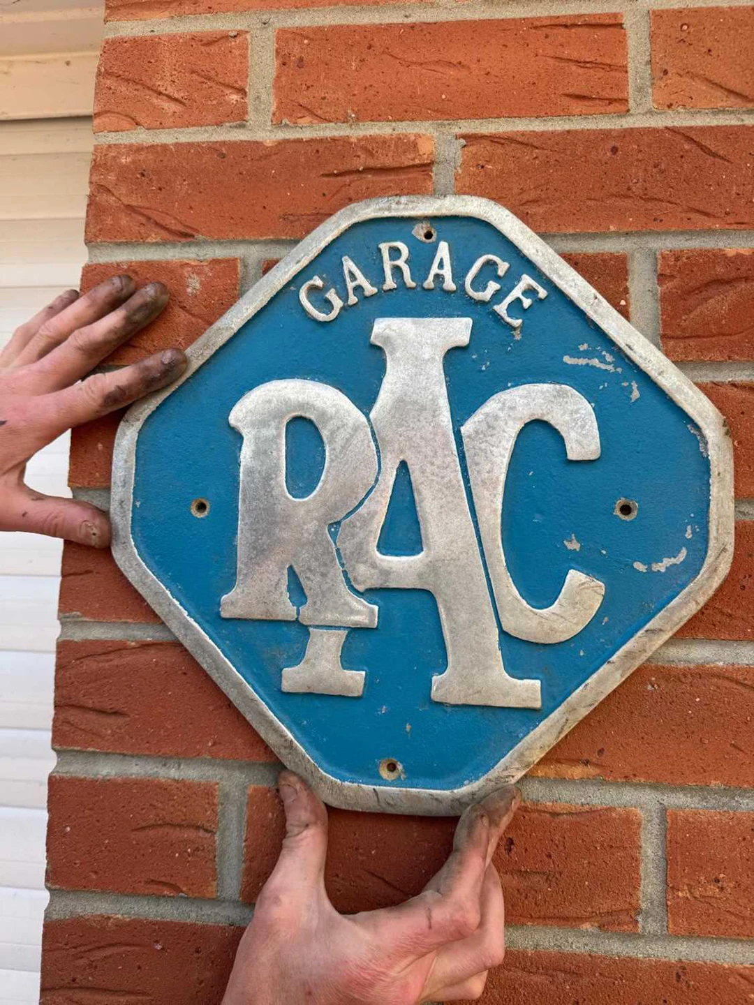 CAST ALLY RAC SIGN