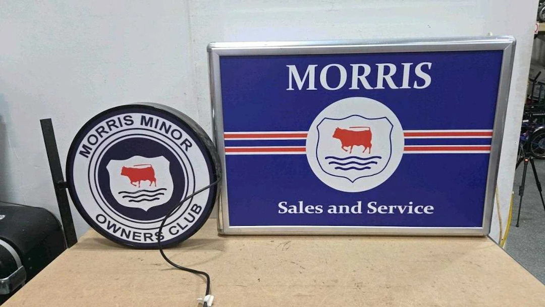 2x MORRIS ILLUMINATED SIGNS 38" x 27" & 19" DIA D/S