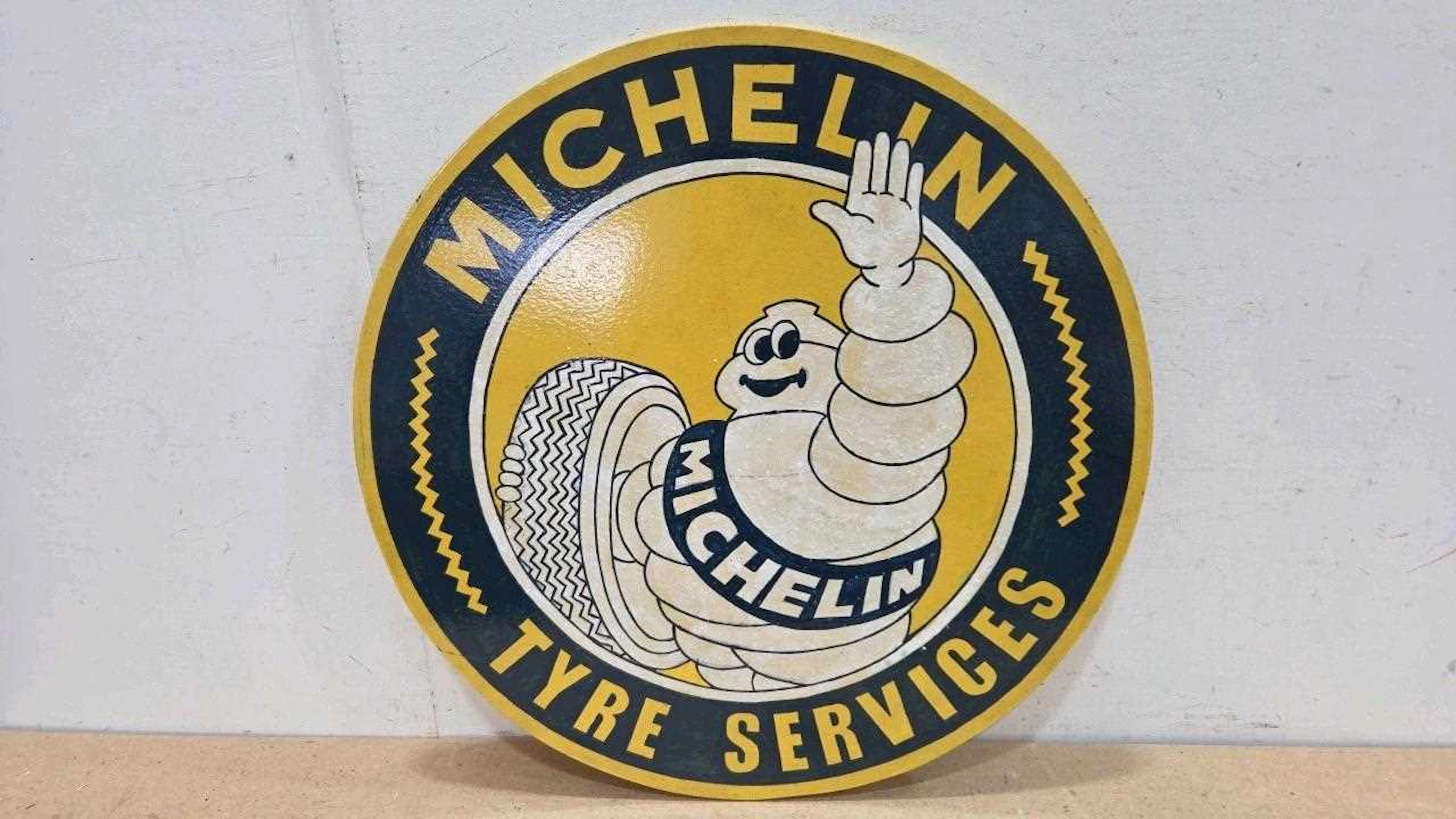MICHELIN TYRE SERVICE, WOODEN HAND PAINTED SIGN 23" DIA