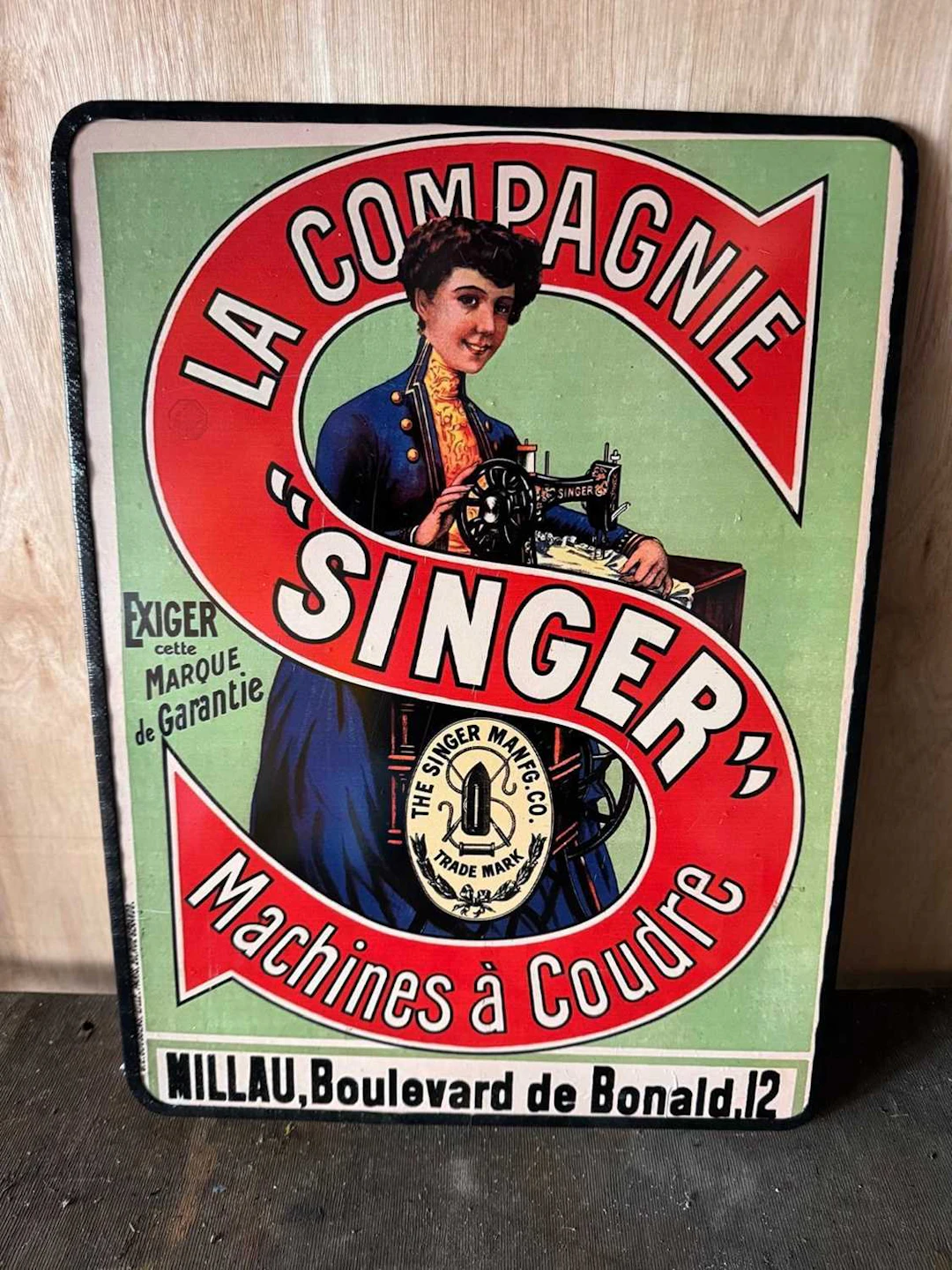 SINGER REPRO PLASTIC SIGN 22" X 16"