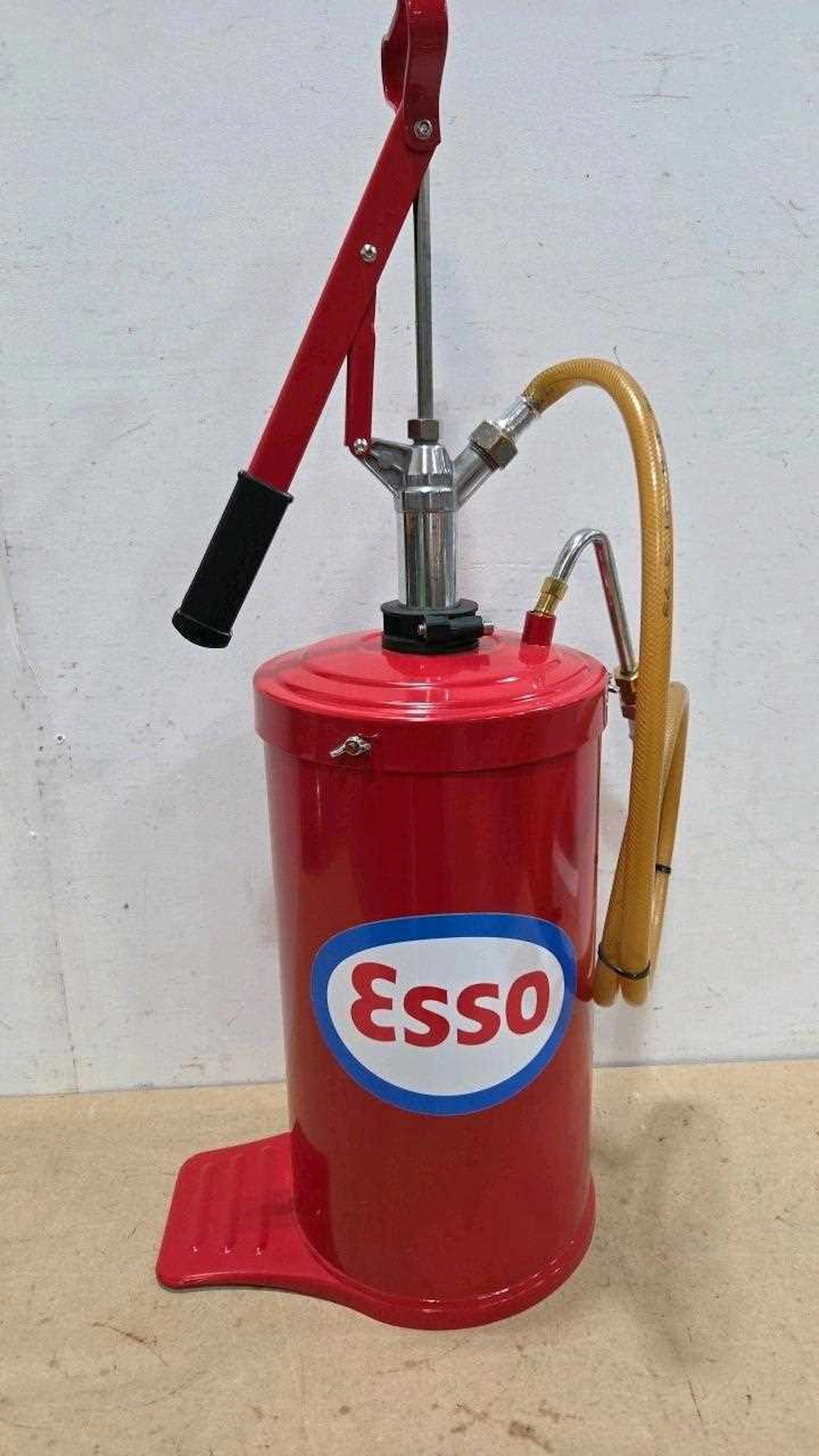 ESSO OIL PUMP DISPENSER
