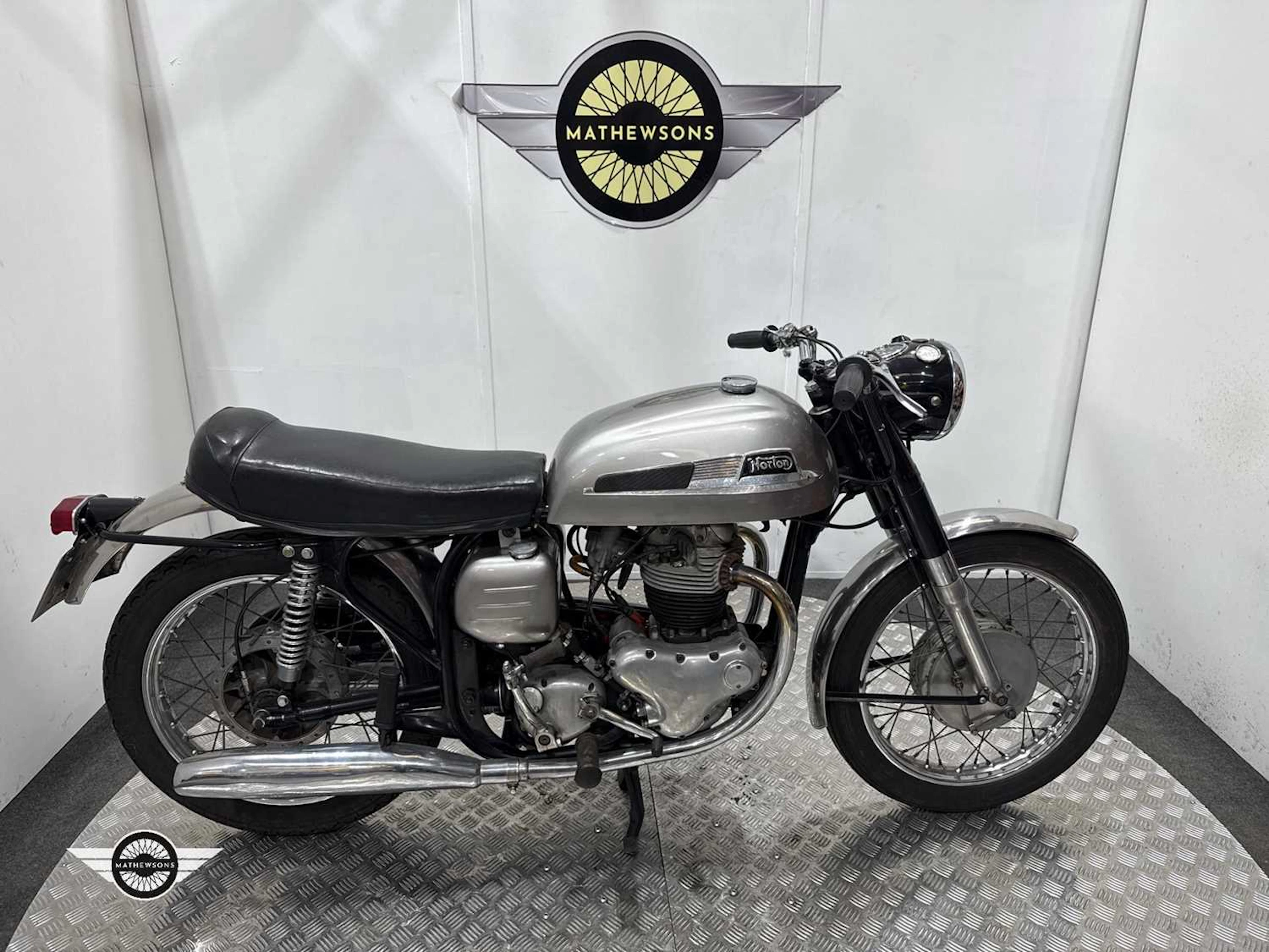 1961 NORTON 650 TWIN