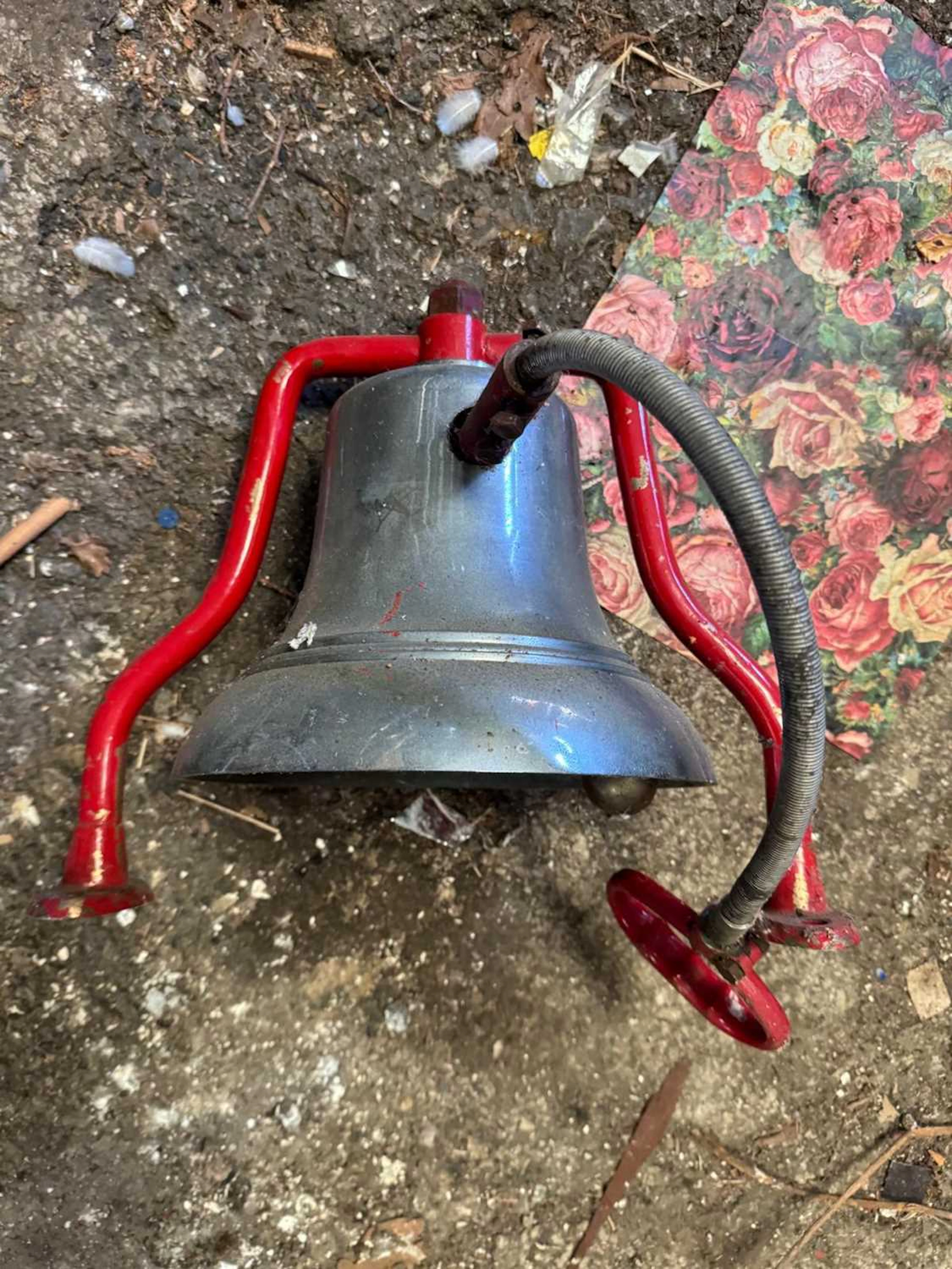 OLD FIRE ENGINE BELL