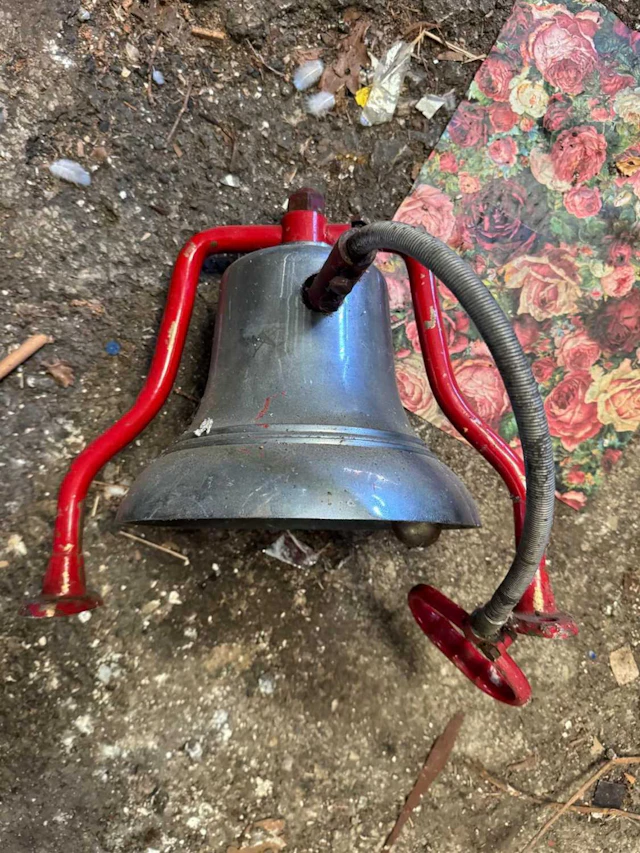 OLD FIRE ENGINE BELL
