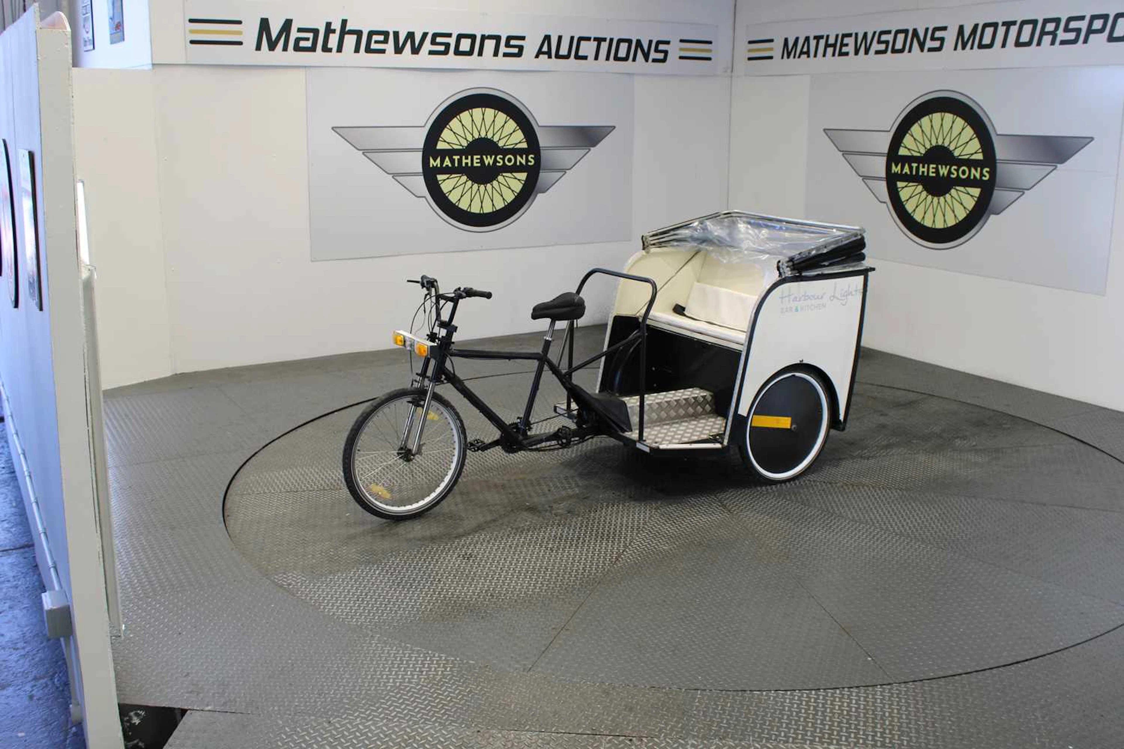 OLD VINTAGE RICKSHAW