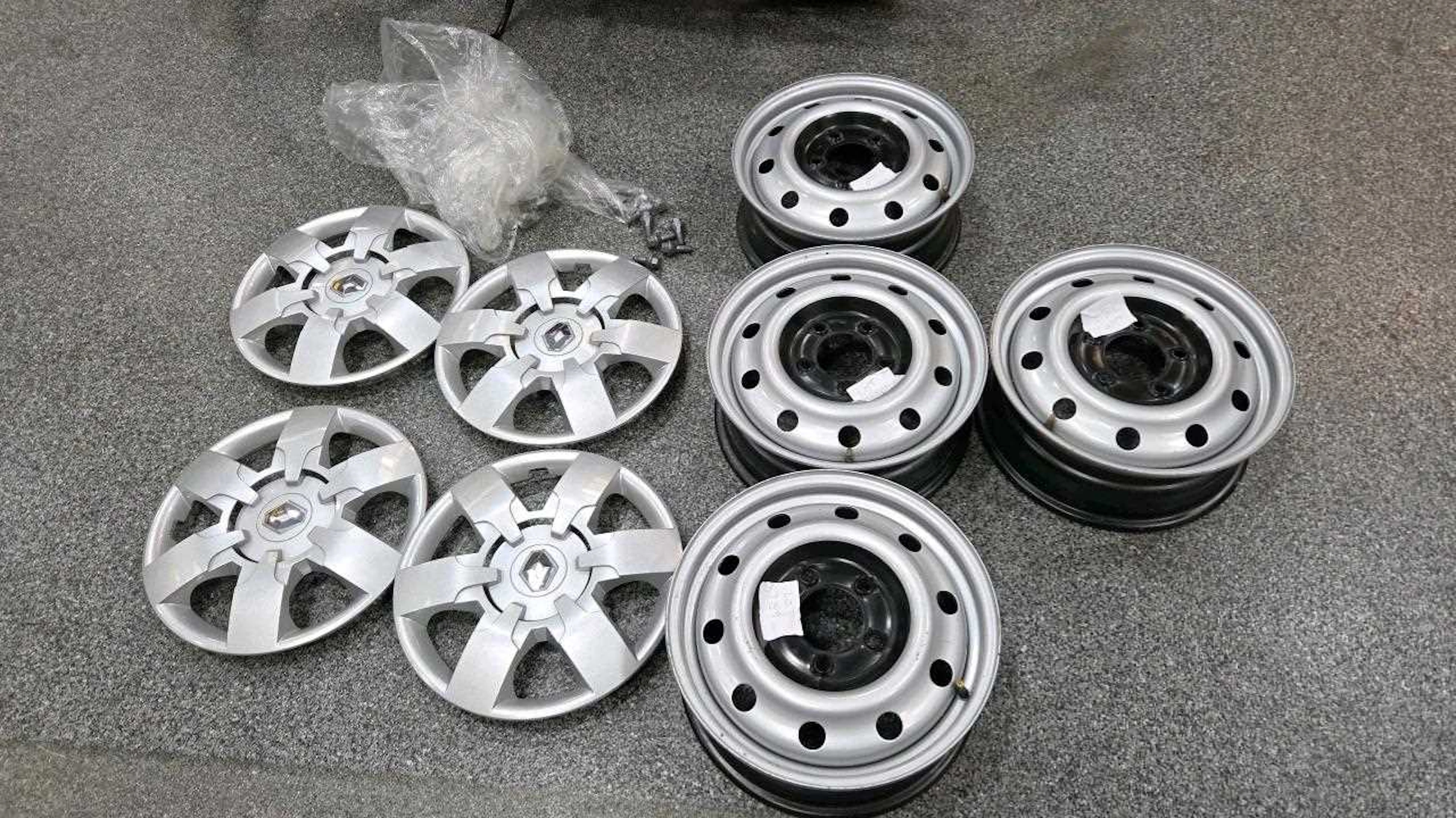 SET OF 4 RENAULT VAN 5 STUD STEEL RIMS WITH WHEEL TRIMS AND STUDS