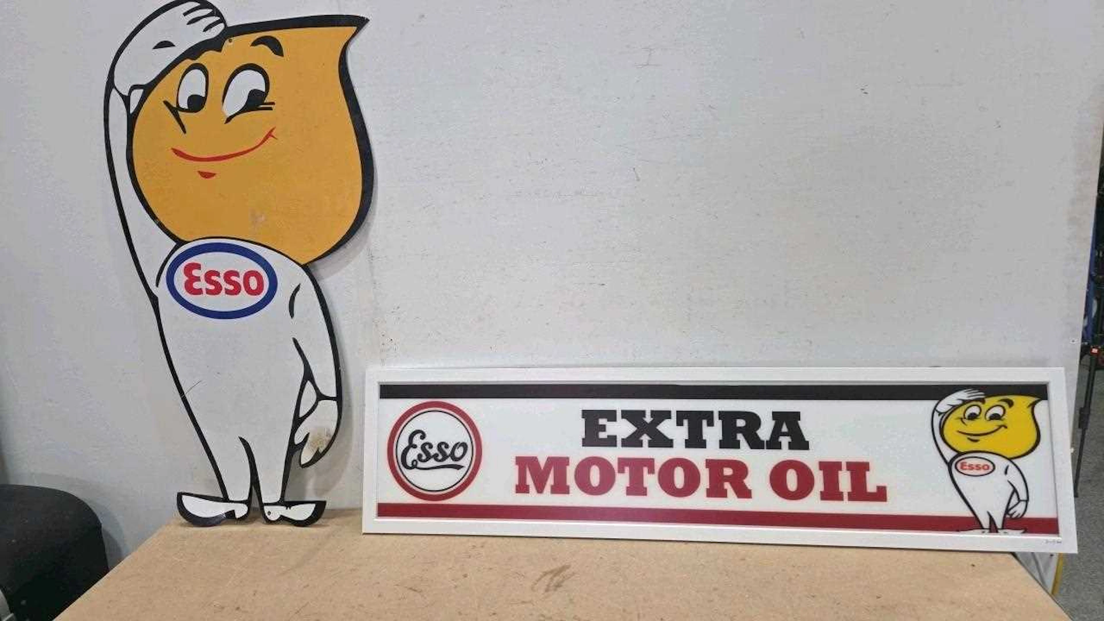 ESSO MR DRIP SIGN + ESSO EXTRA ILLUMINATED SIGN
