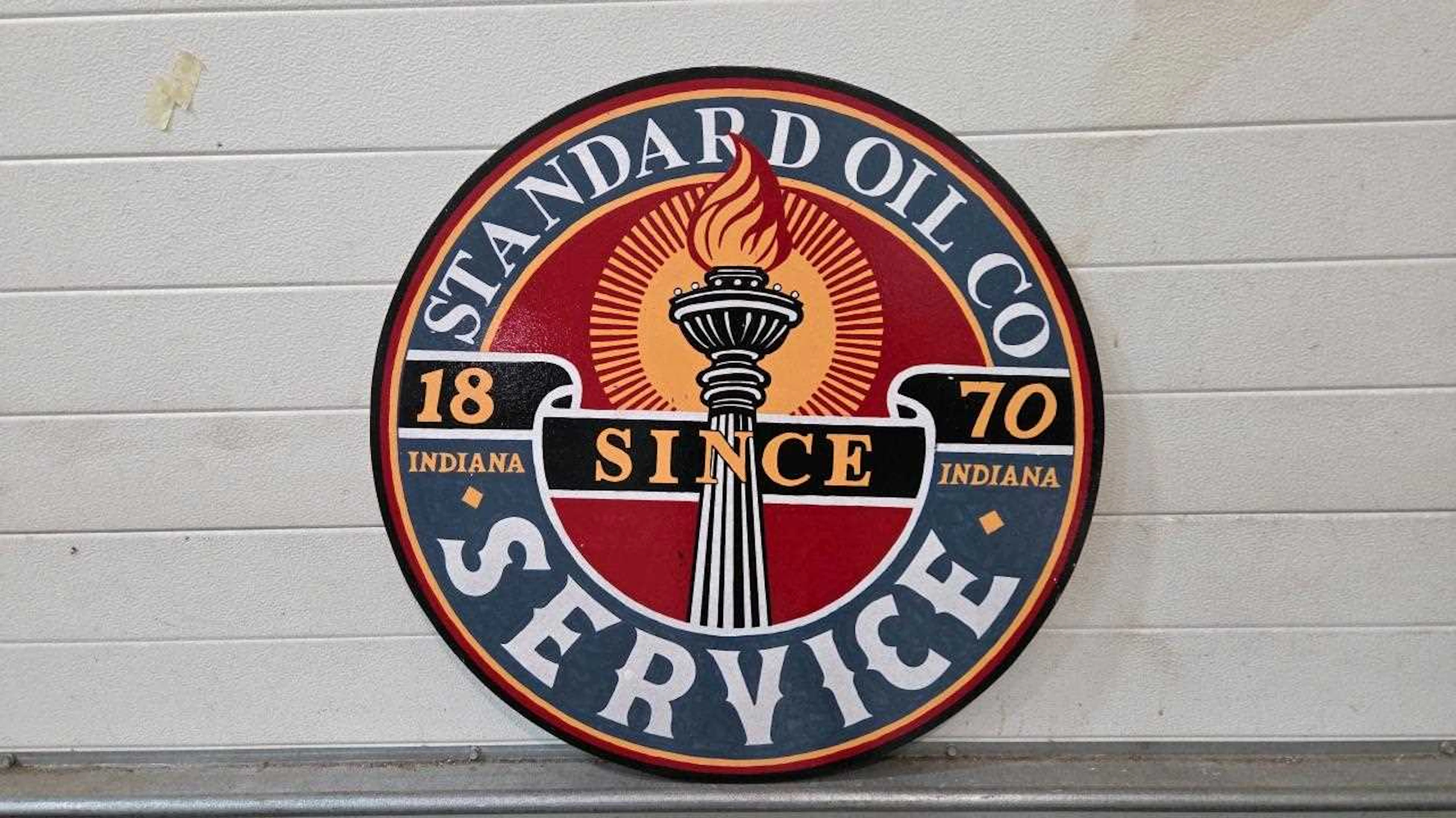WOODEN HAND PAINTED STANDARD OIL COMPANY SIGN 27.5 " DIA