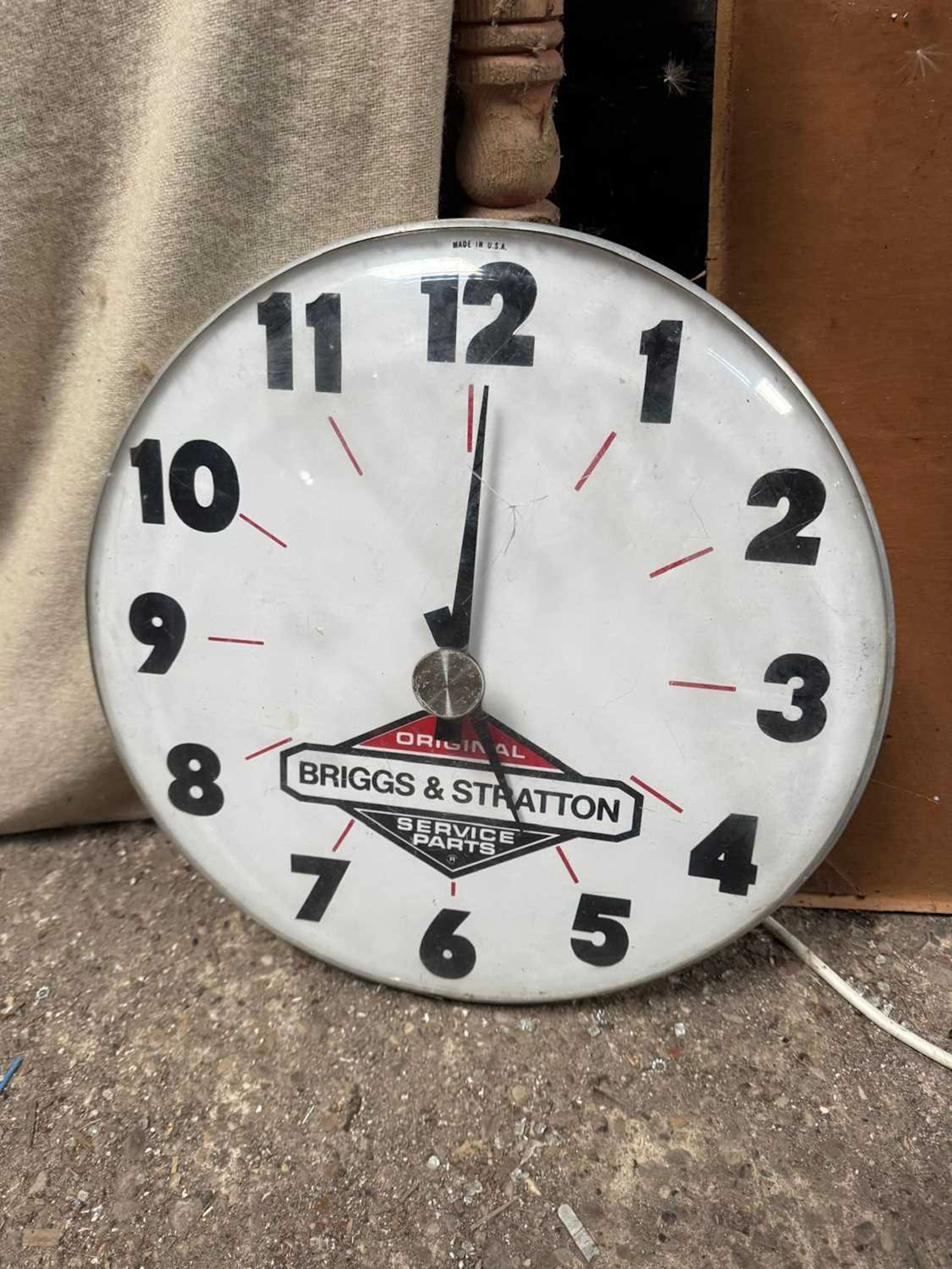 BRIGGS & STRATTON STYLE WALL CLOCK