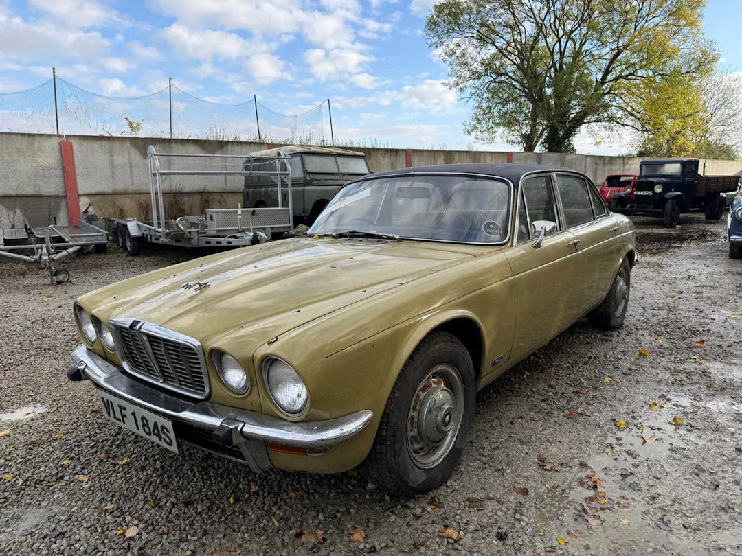 1977 JAGUAR 4.2 XJ6 L AUTO