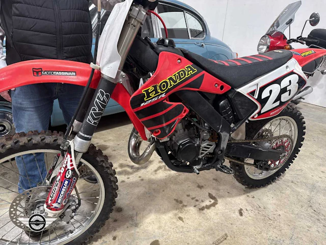 circa 2001 HONDA CR125