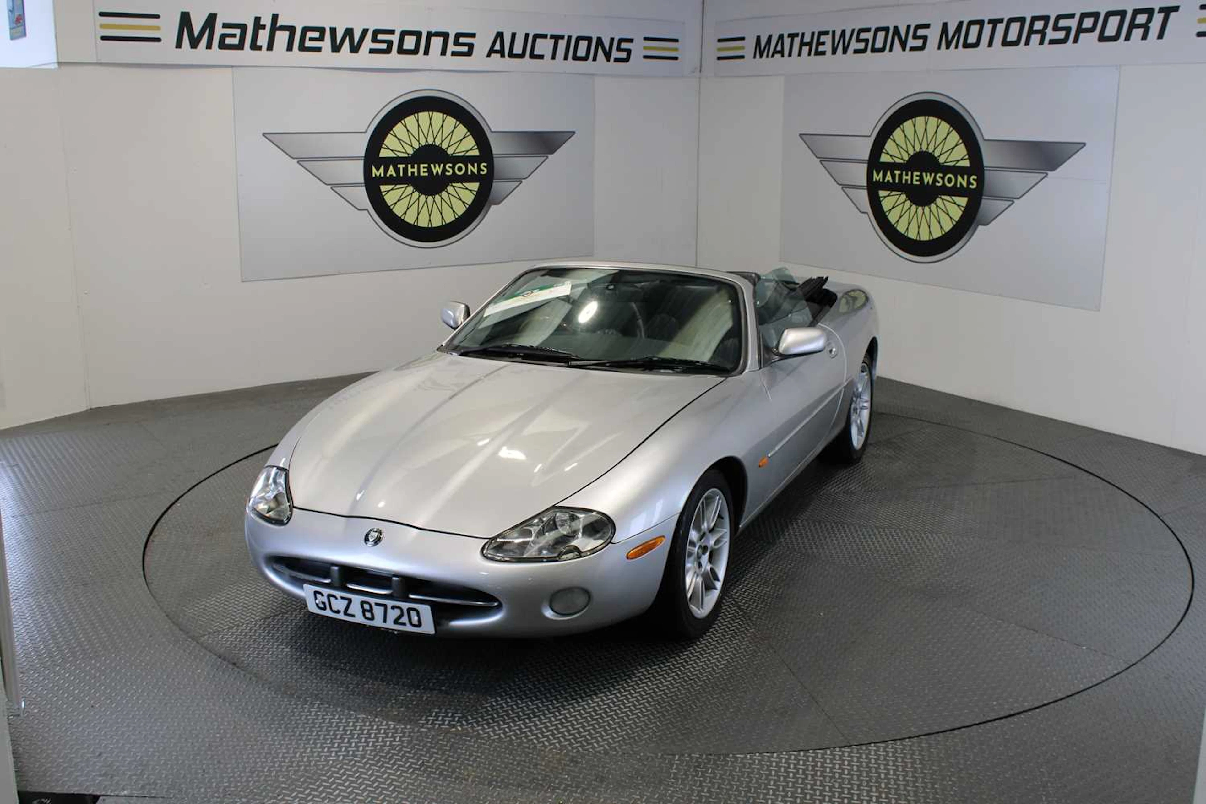 2000 JAGUAR XK8 CONVERTIBLE AUTO