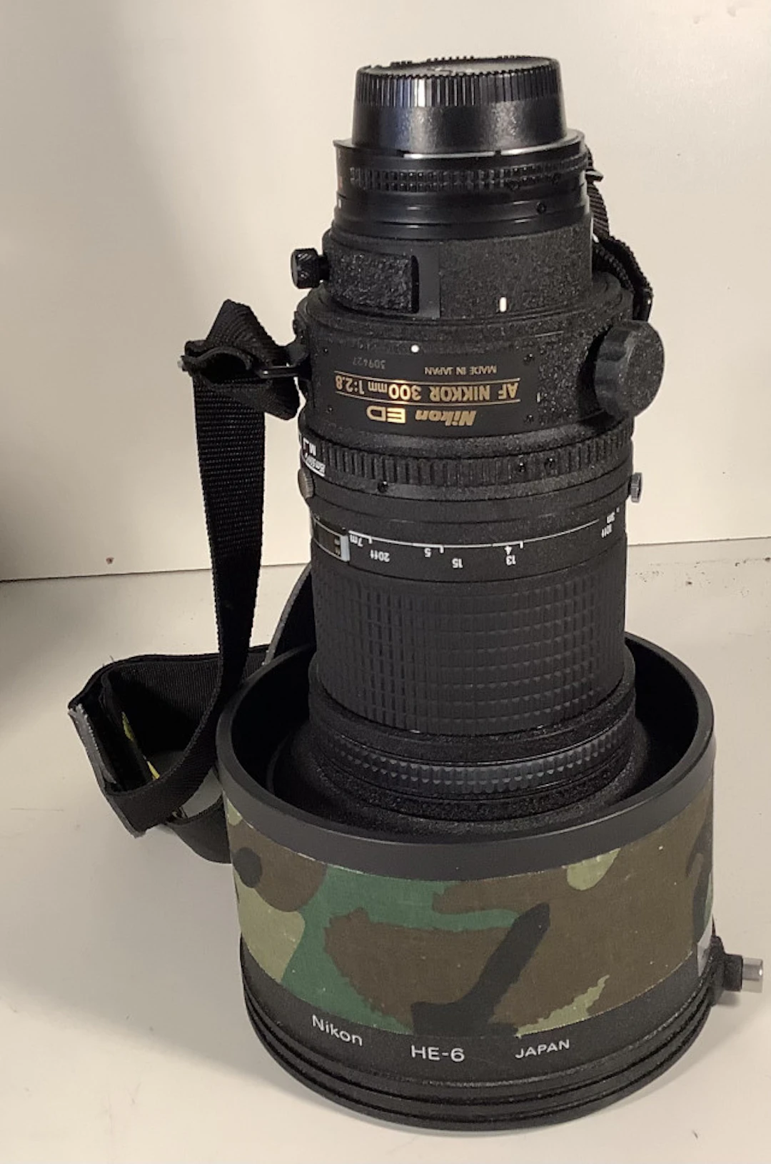 51 - Nikon AF Nikkor 300 mm 1:2,8 objektiivi Nikonin omalla kovalla laukulla