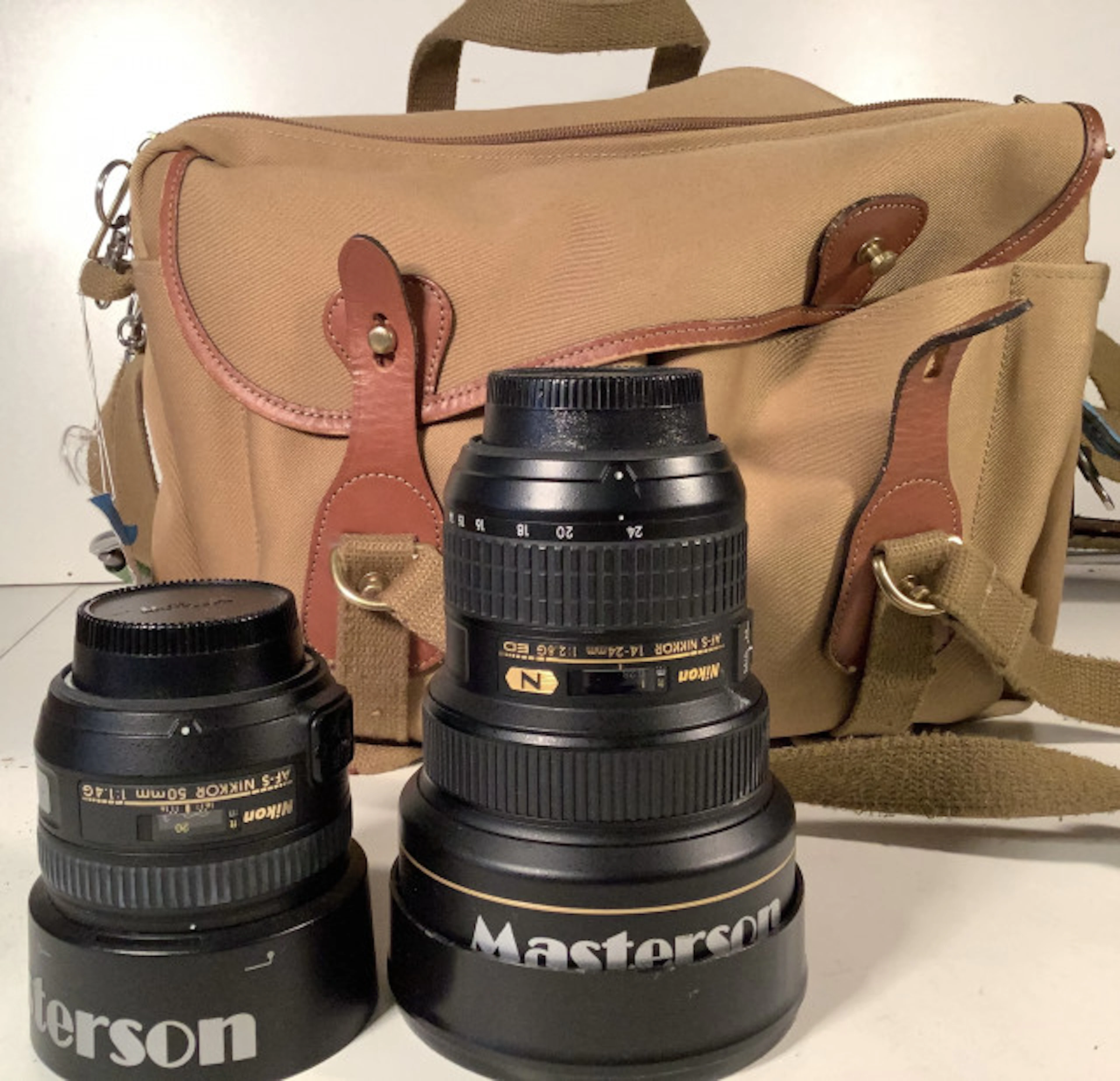 55 - Nikon objektiivit ja kameralaukku