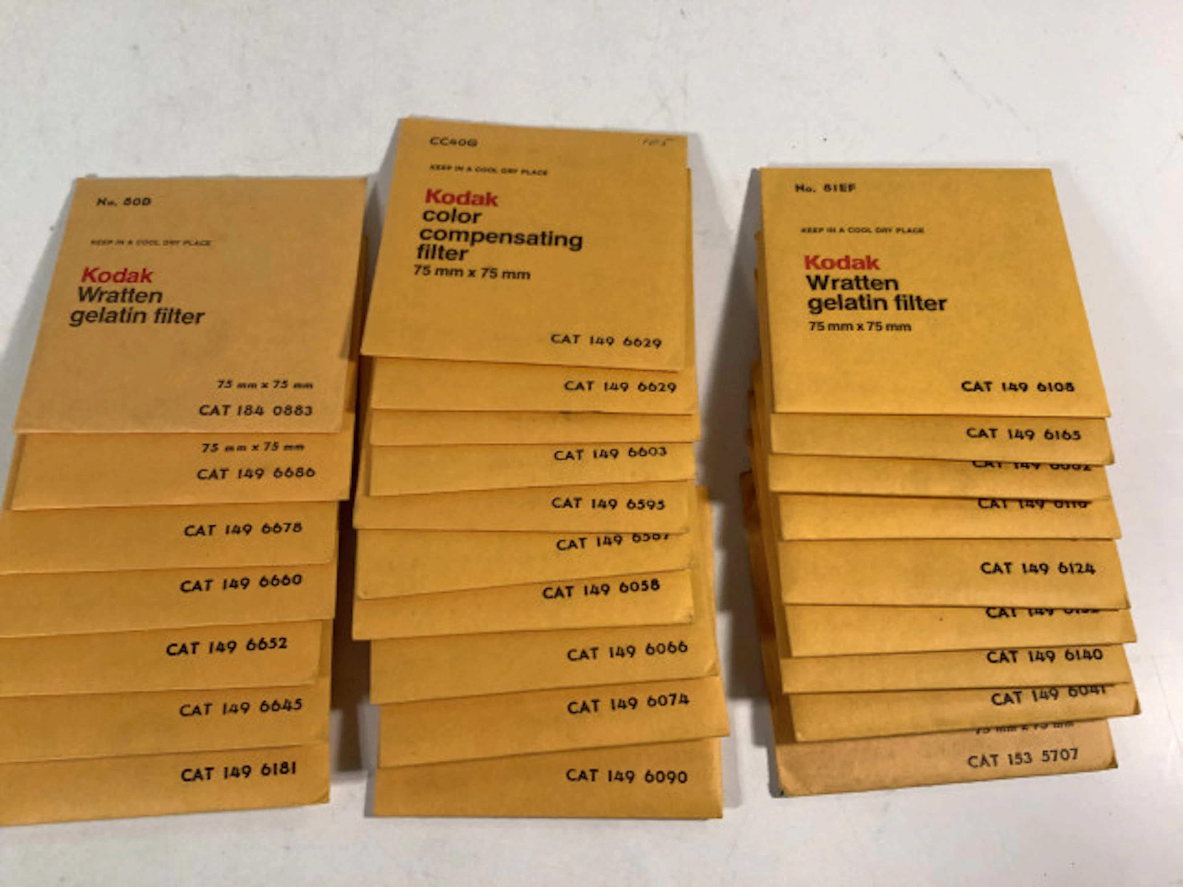 110 - Kodak Wratten gelatin filttereitä 26 kpl