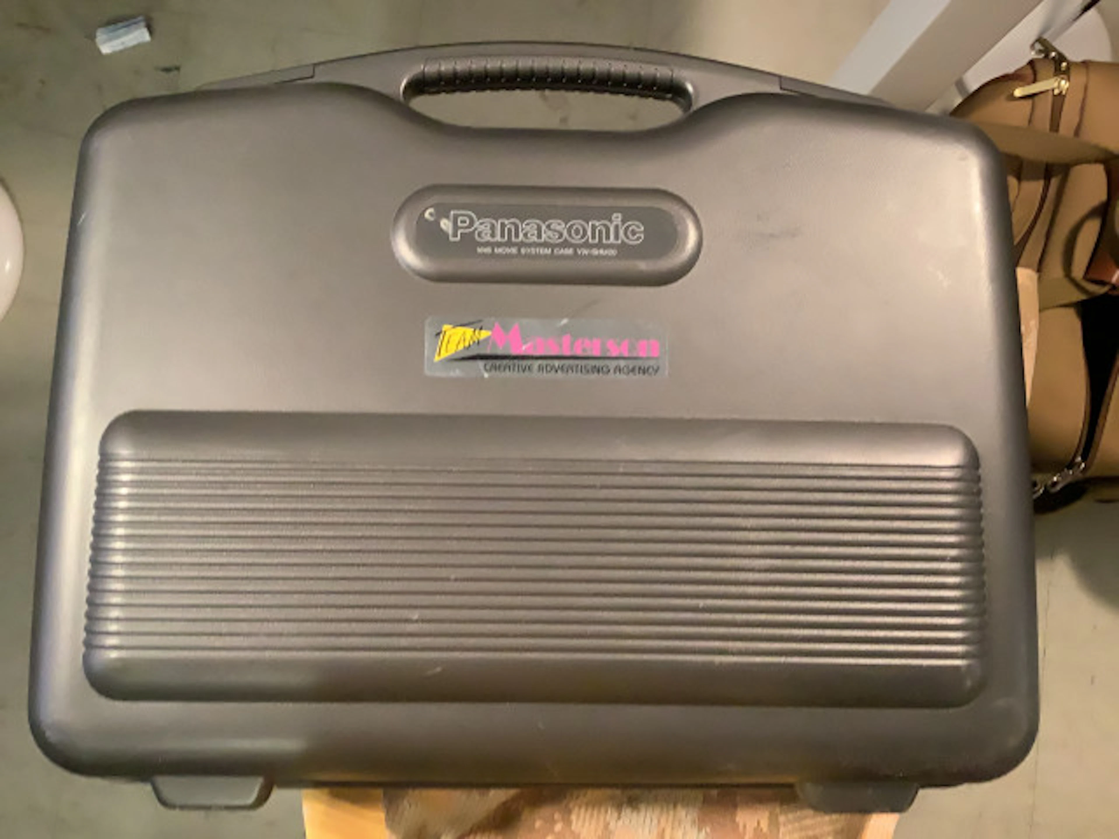 45 - Panasonic VHS videokamera ja laukku