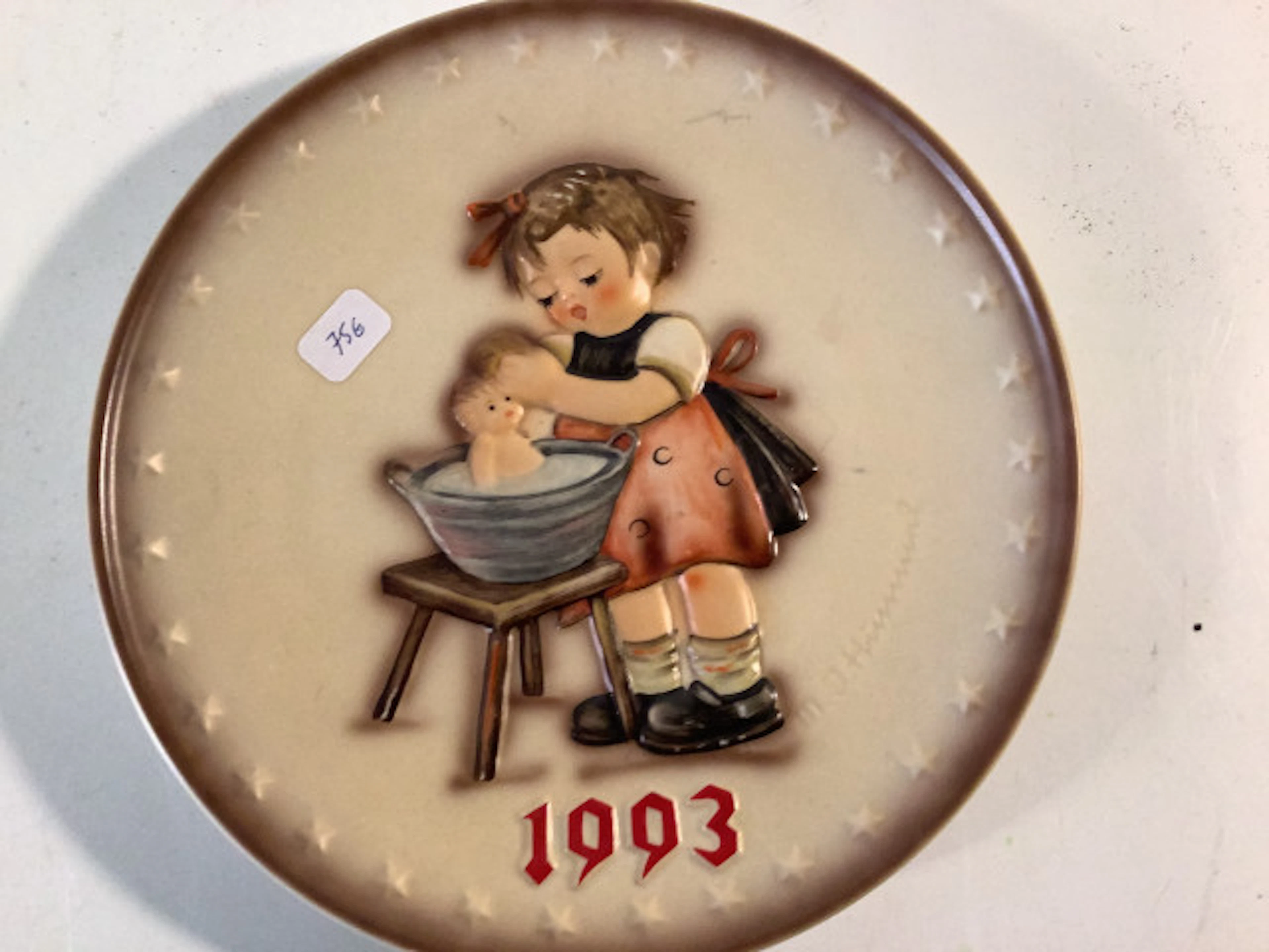 36 - Käsinmaalattu vuosilautanen 1993