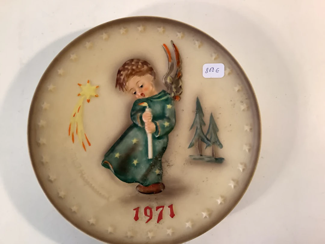 28 - Käsinmaalattu vuosilautanen 1971