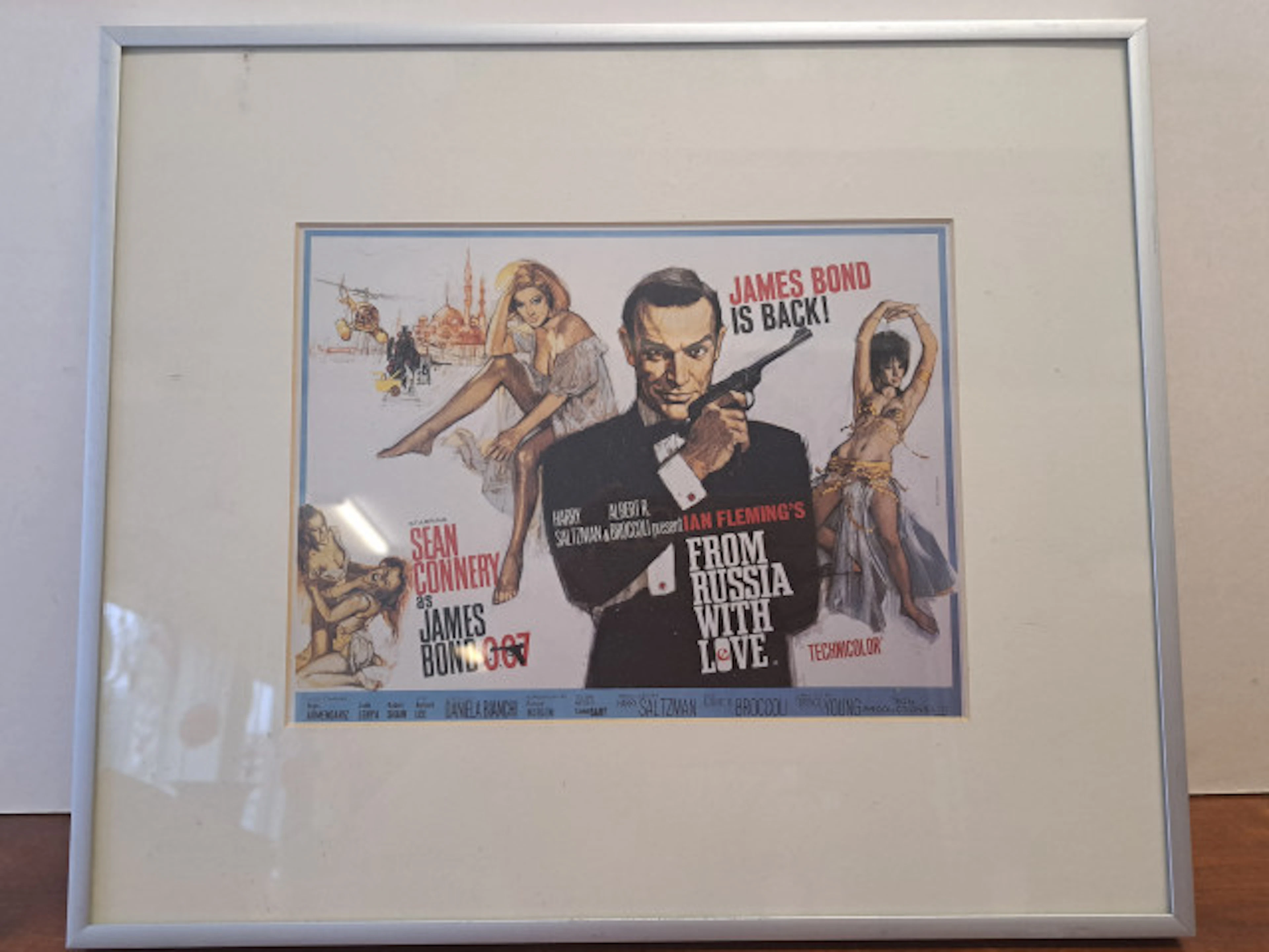 53 - James Bond kehystetty kuva