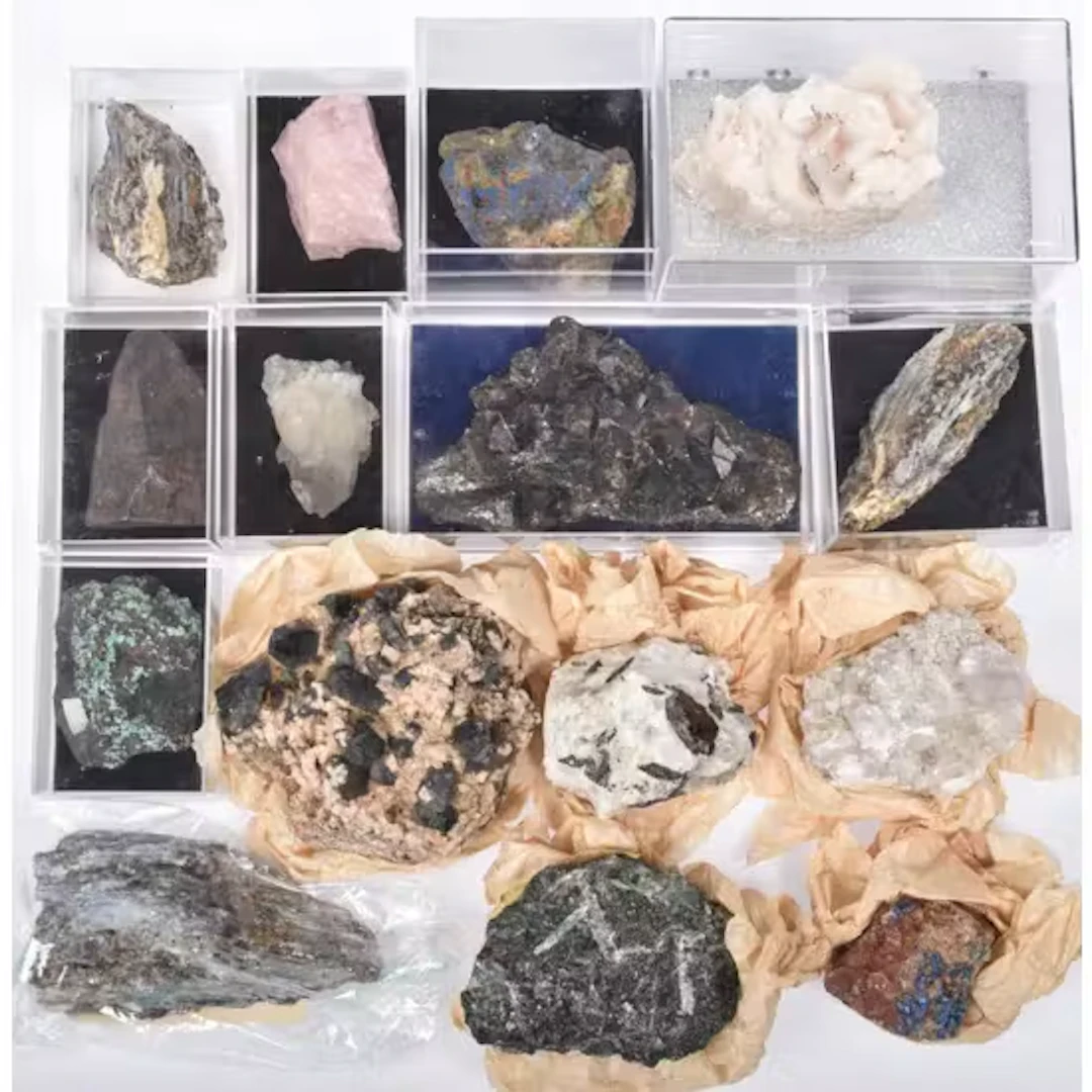 Samling diverste stuffer av mest mineraler