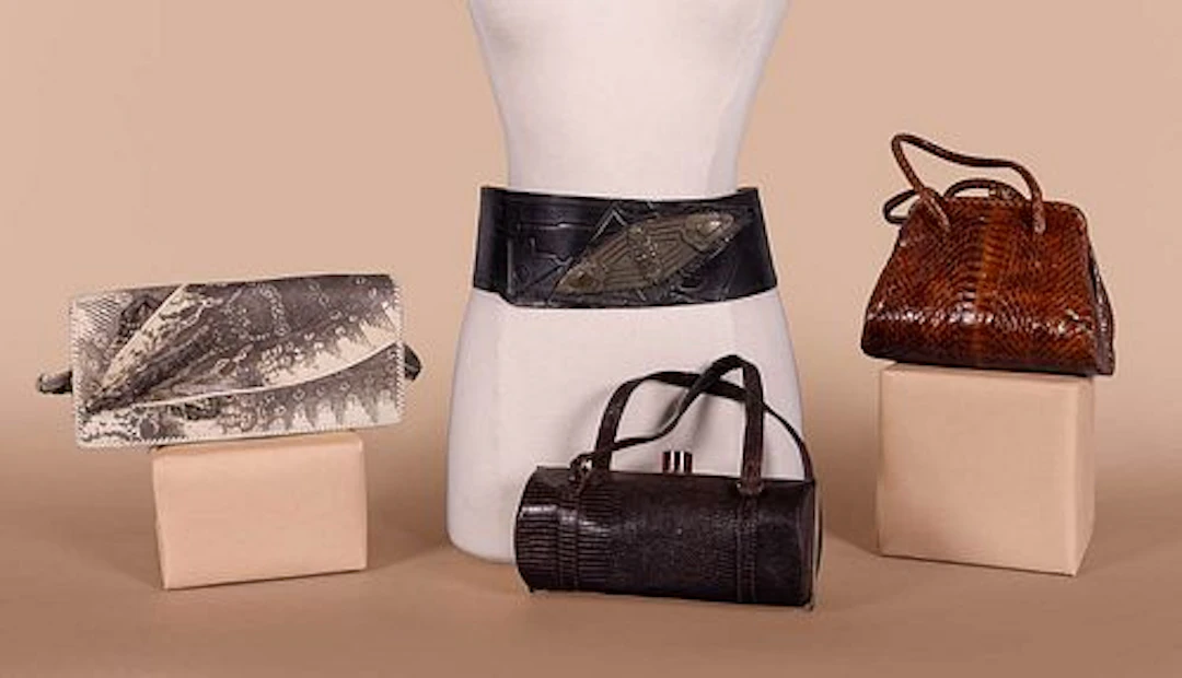 THREE REPTILE PURSES & ONE MODERNIST TOOLED BELT, MID 20TH C