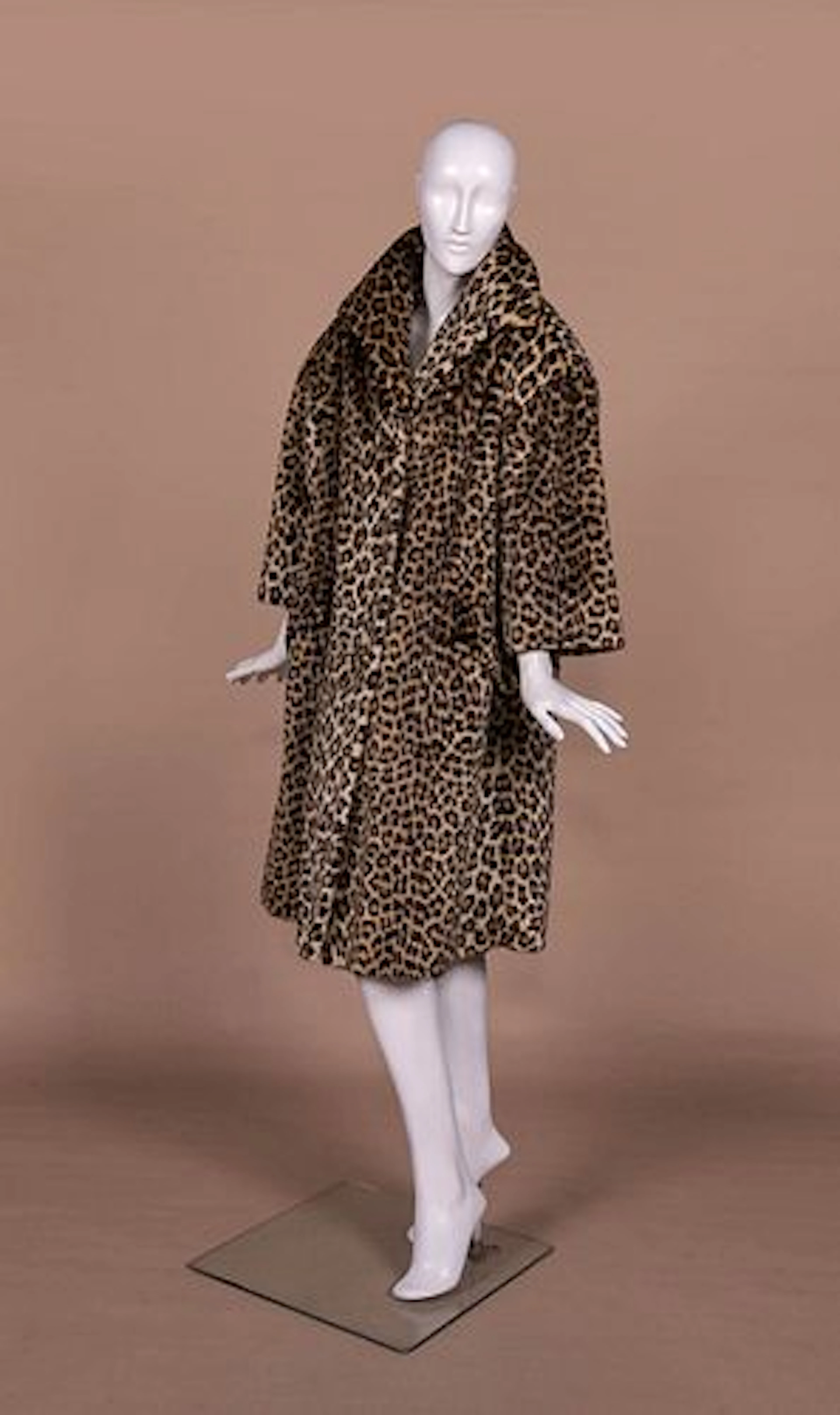 GLAMOROUS FAUX LEOPARD COAT, 1950S