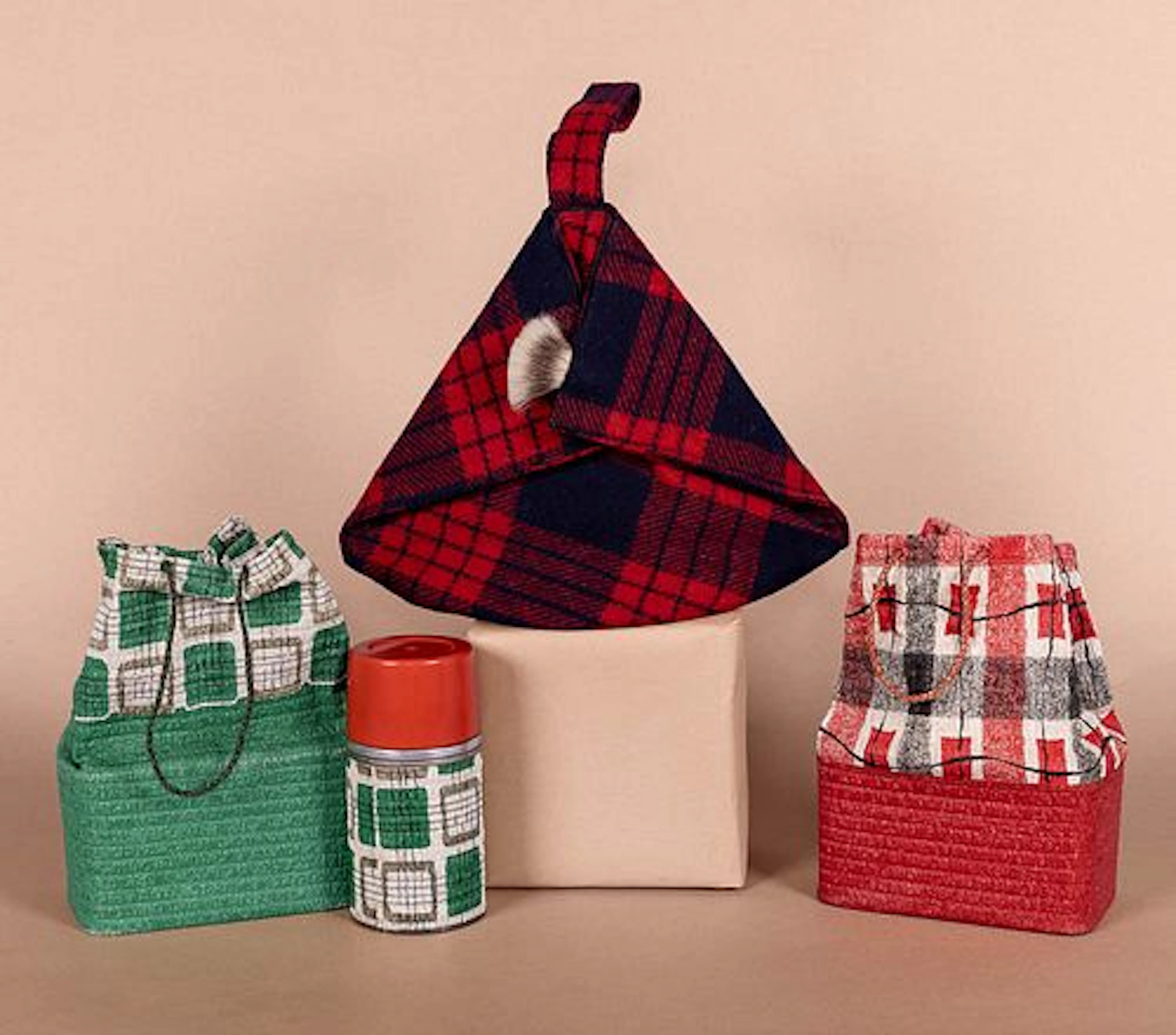 THREE MIDCENTURY PLAID PURSES OR LUNCHBAGS, 1950S