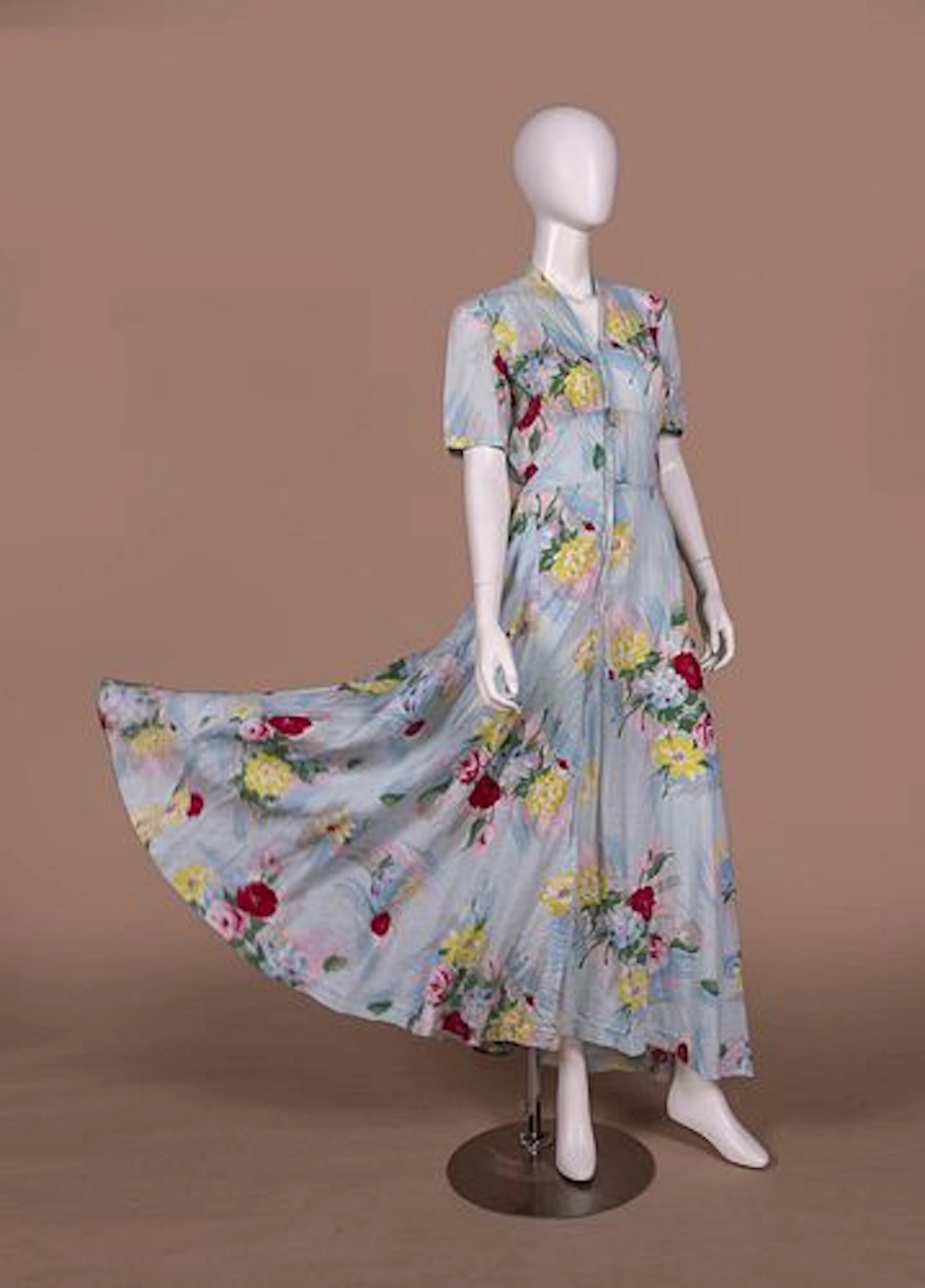 PRINTED SEERSUCKER HOSTESS GOWN, 1940S
