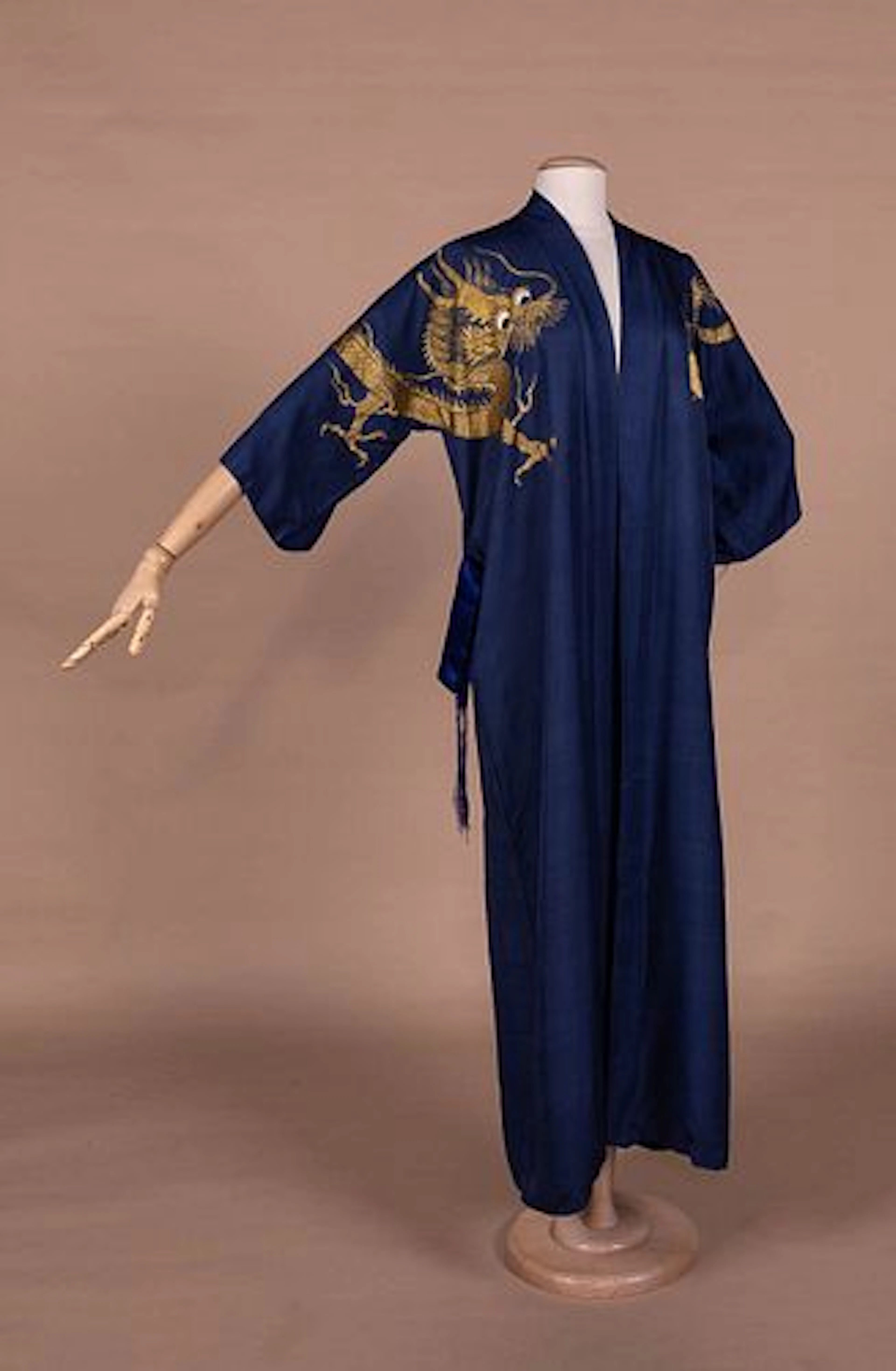 FIGURED SILK EXPORT ROBE W/ GOLD EMBROIDERED DRAGON, MID 20TH C