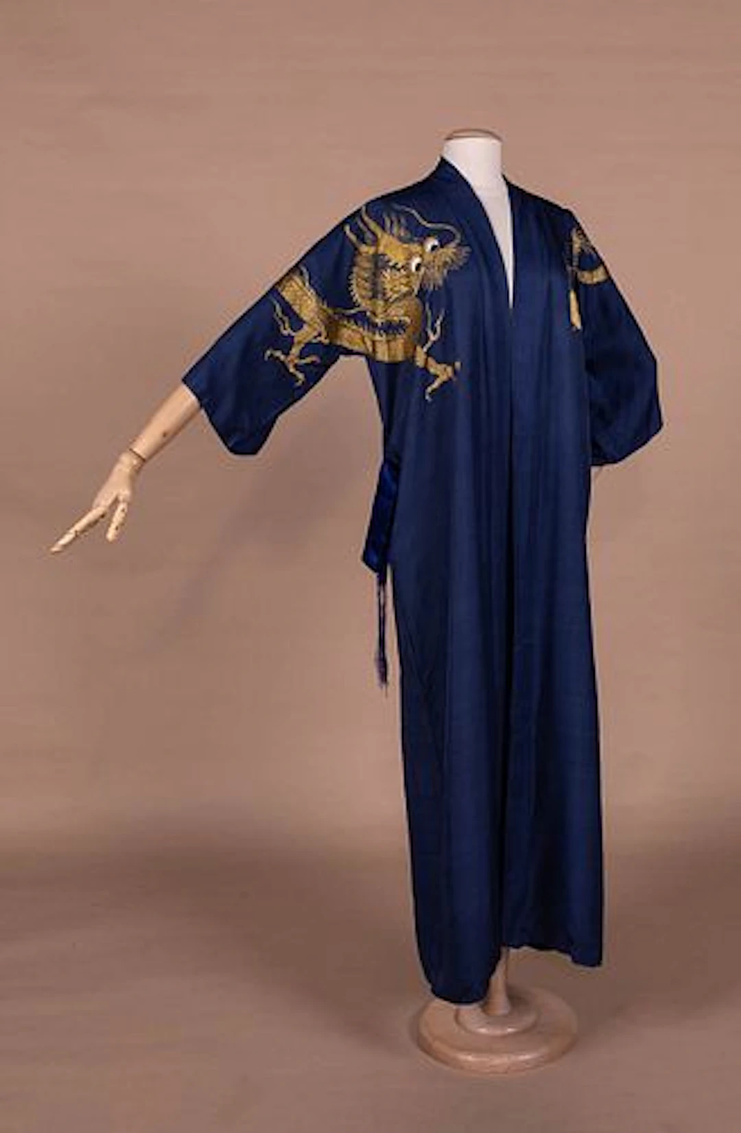 FIGURED SILK EXPORT ROBE W/ GOLD EMBROIDERED DRAGON, MID 20TH C