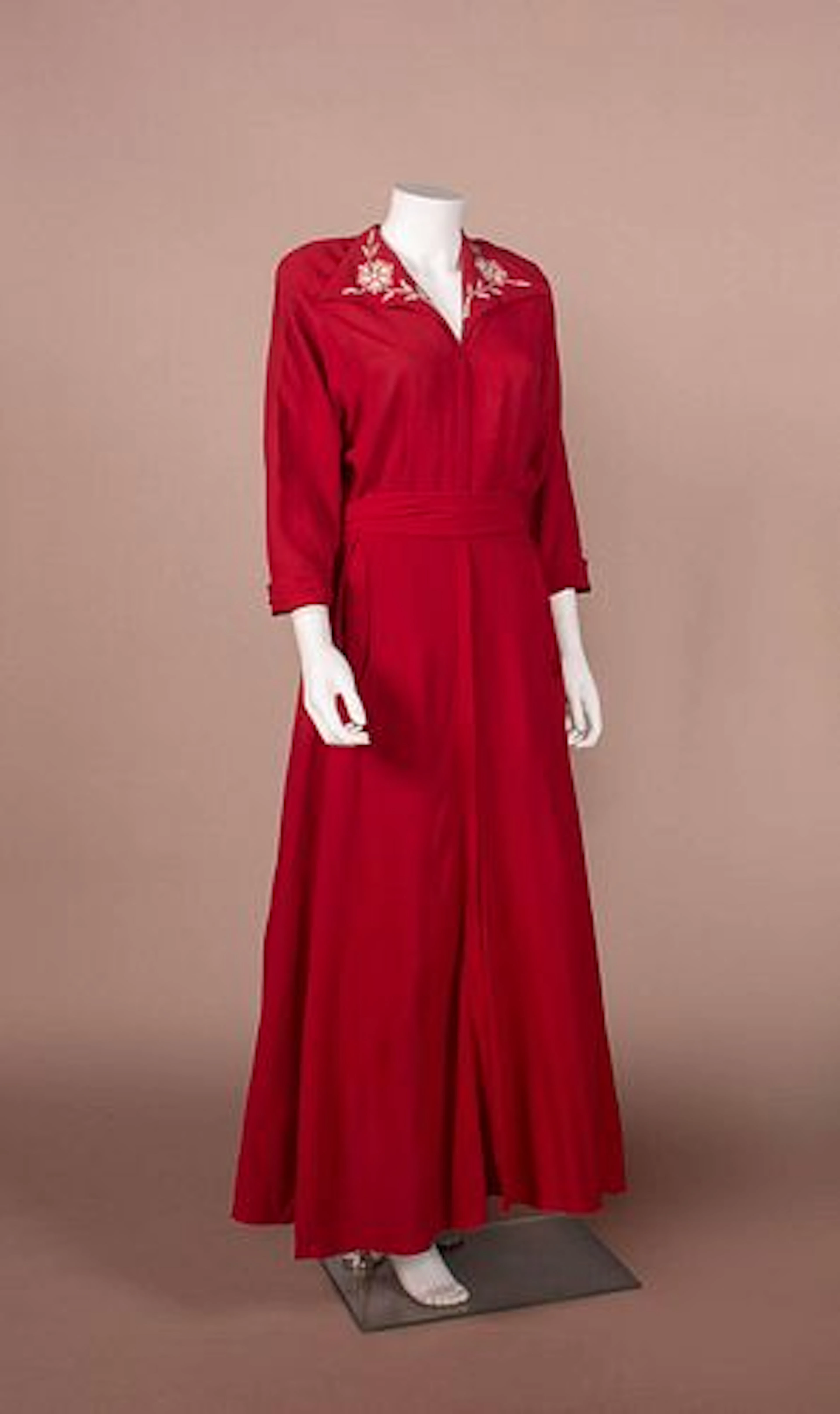 EMBROIDERED RED CREPE HOSTESS GOWN, 1950S