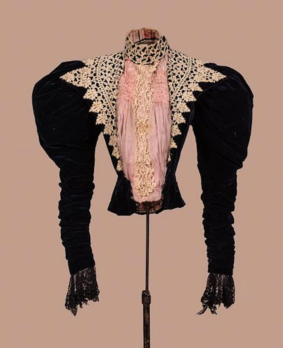 MIDNIGHT VELVET LEG OF MUTTON SLEEVE BODICE, 1890S