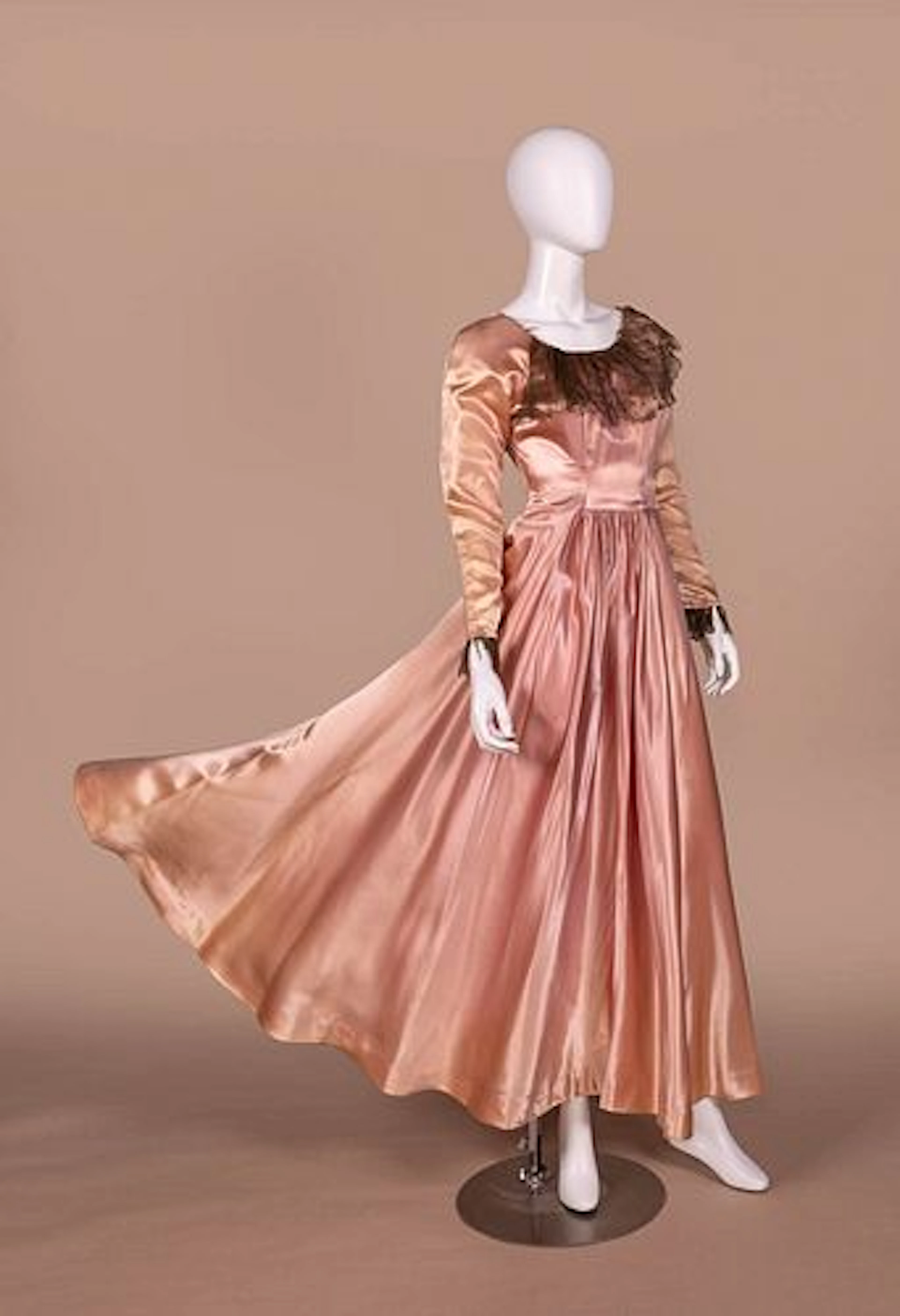 SATIN & LACE EVENING GOWN, 1940S