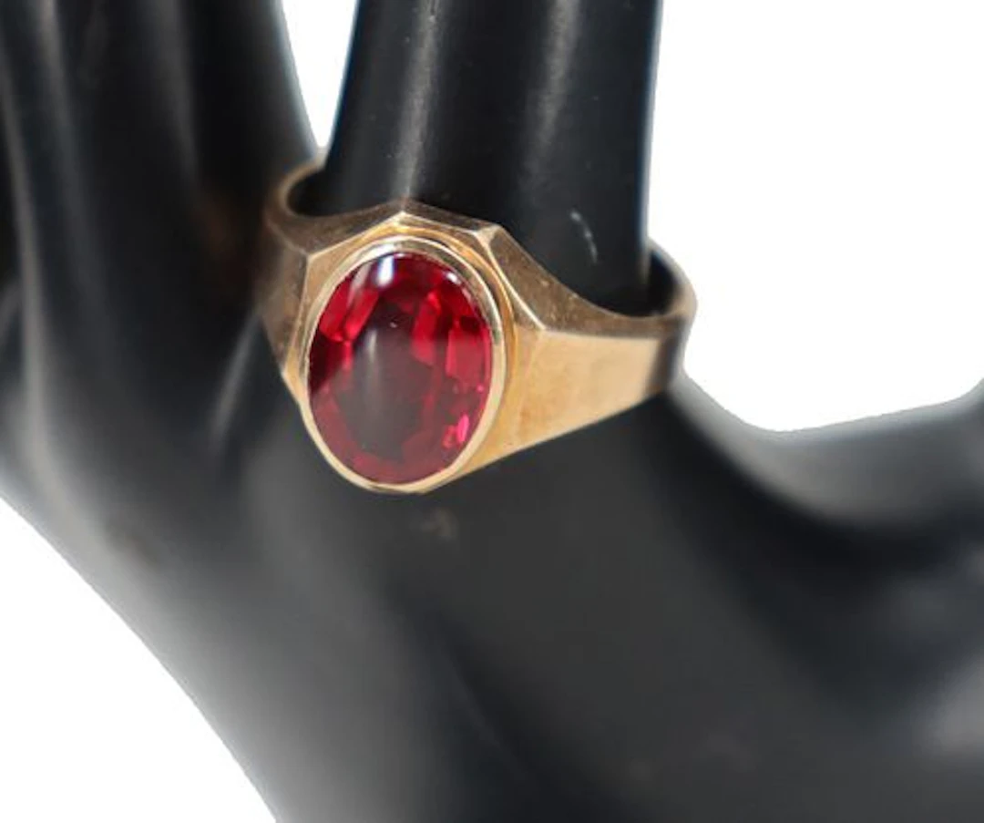 Tested 10k Gold and Ruby Ring - RS: 10.25 - Gross 5.9 g.