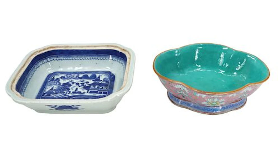 (2) Chinese Qing Dynasty Porcelain Bowls