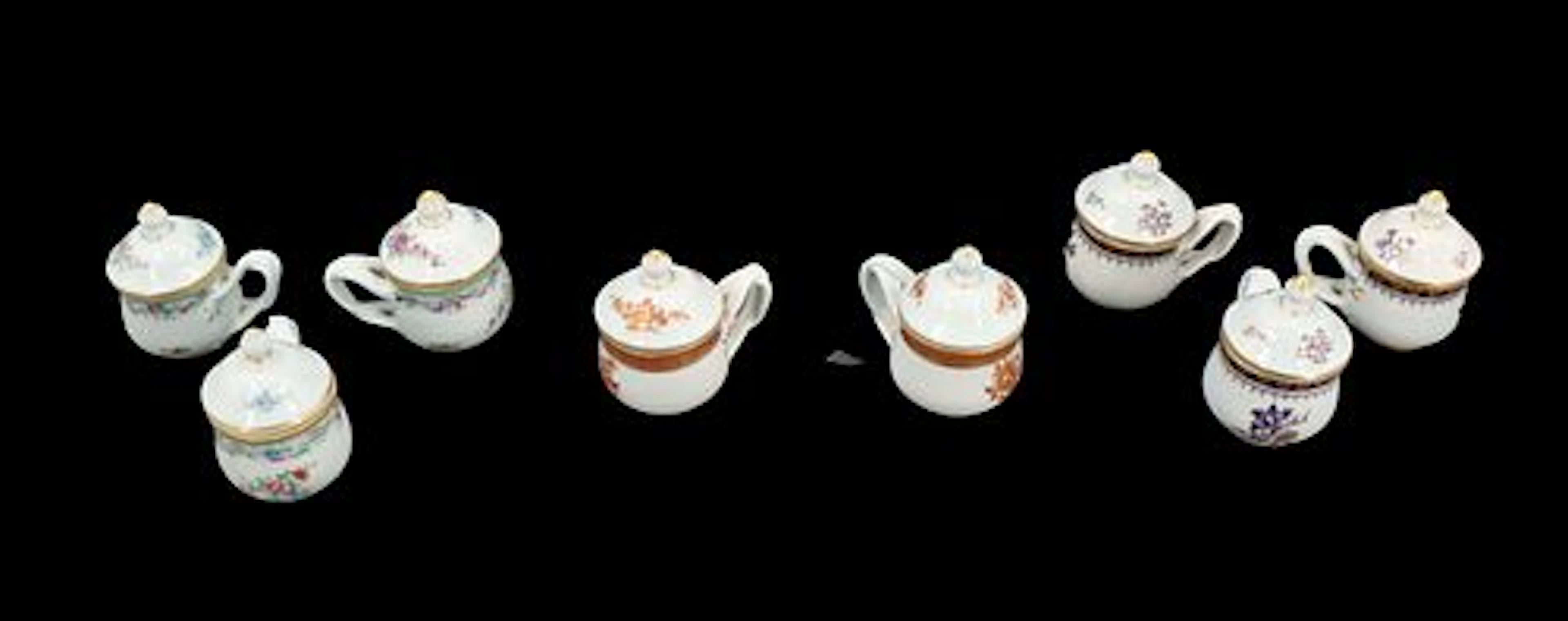 (8) Mottahedeh Chinese Export Style Porcelain Pots de Creme with Lids