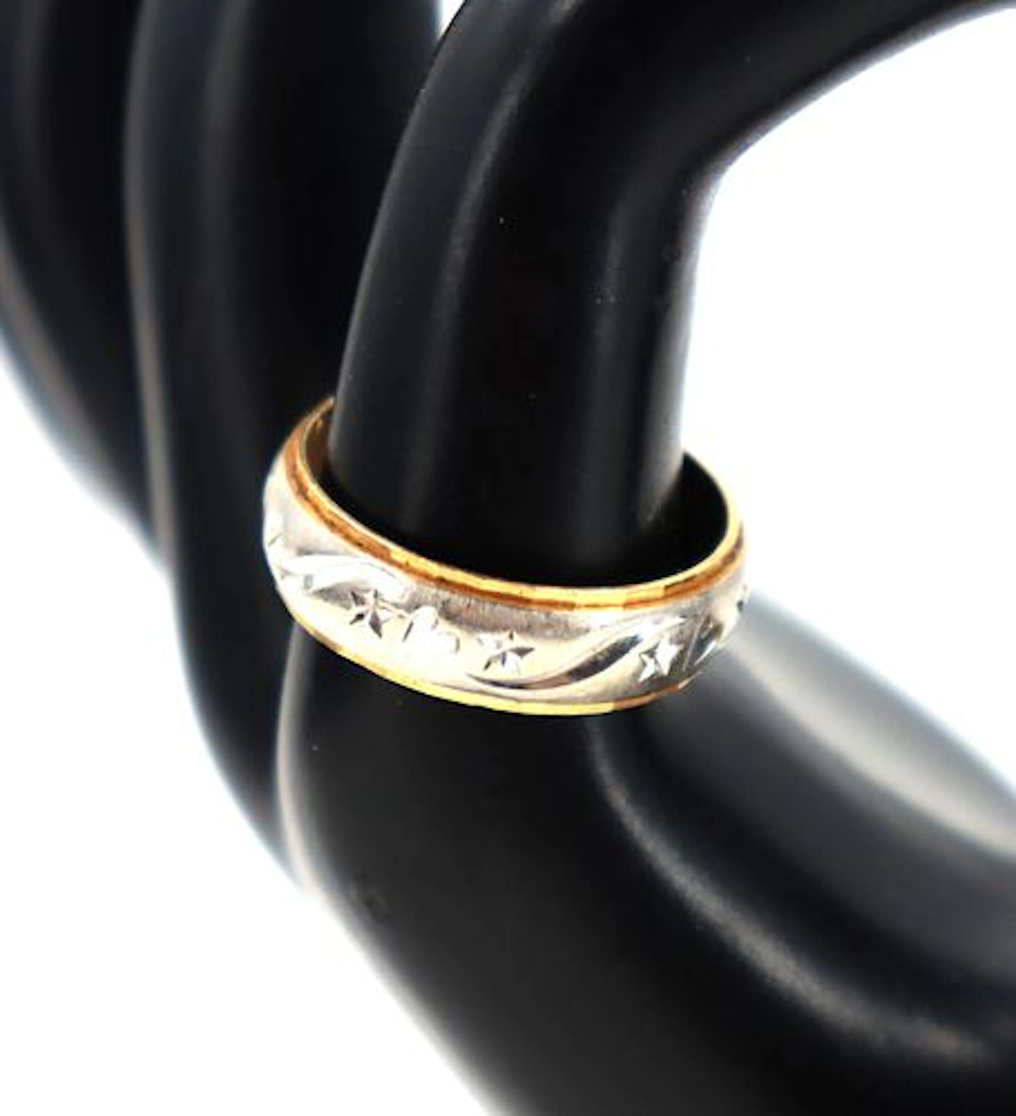 Two Toned Marked 14k Gold Band - RS 9.25 - 5.5 g.