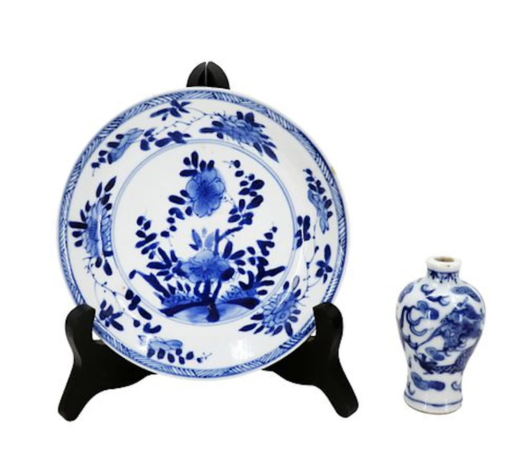 (2) Chinese Qing Dynasty Blue and White Porcelain Plate and Snuff Bottle