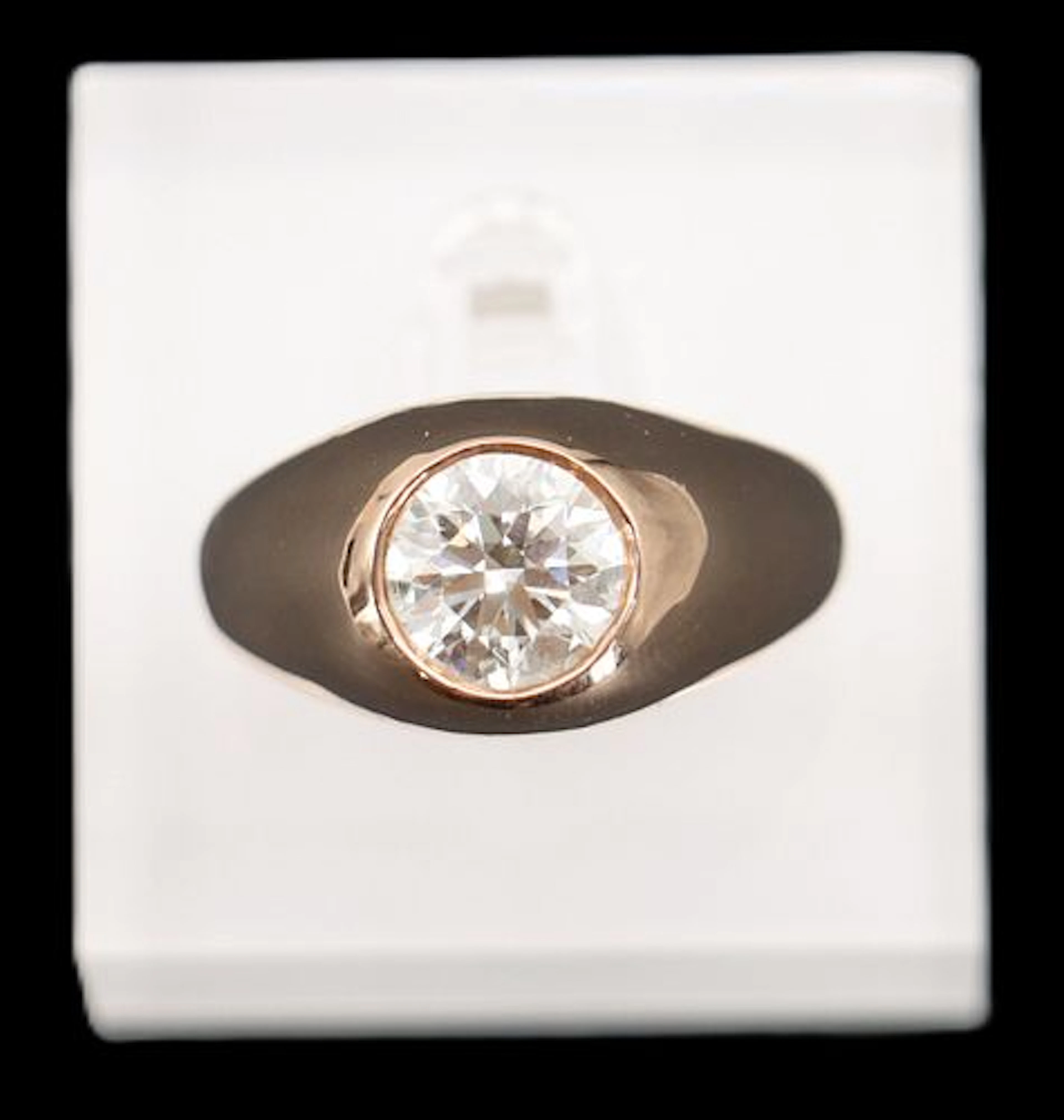 Marked 14k Gold and Lab Grown Diamond Ring - RS: 10.75 - Gross 15.1 g.