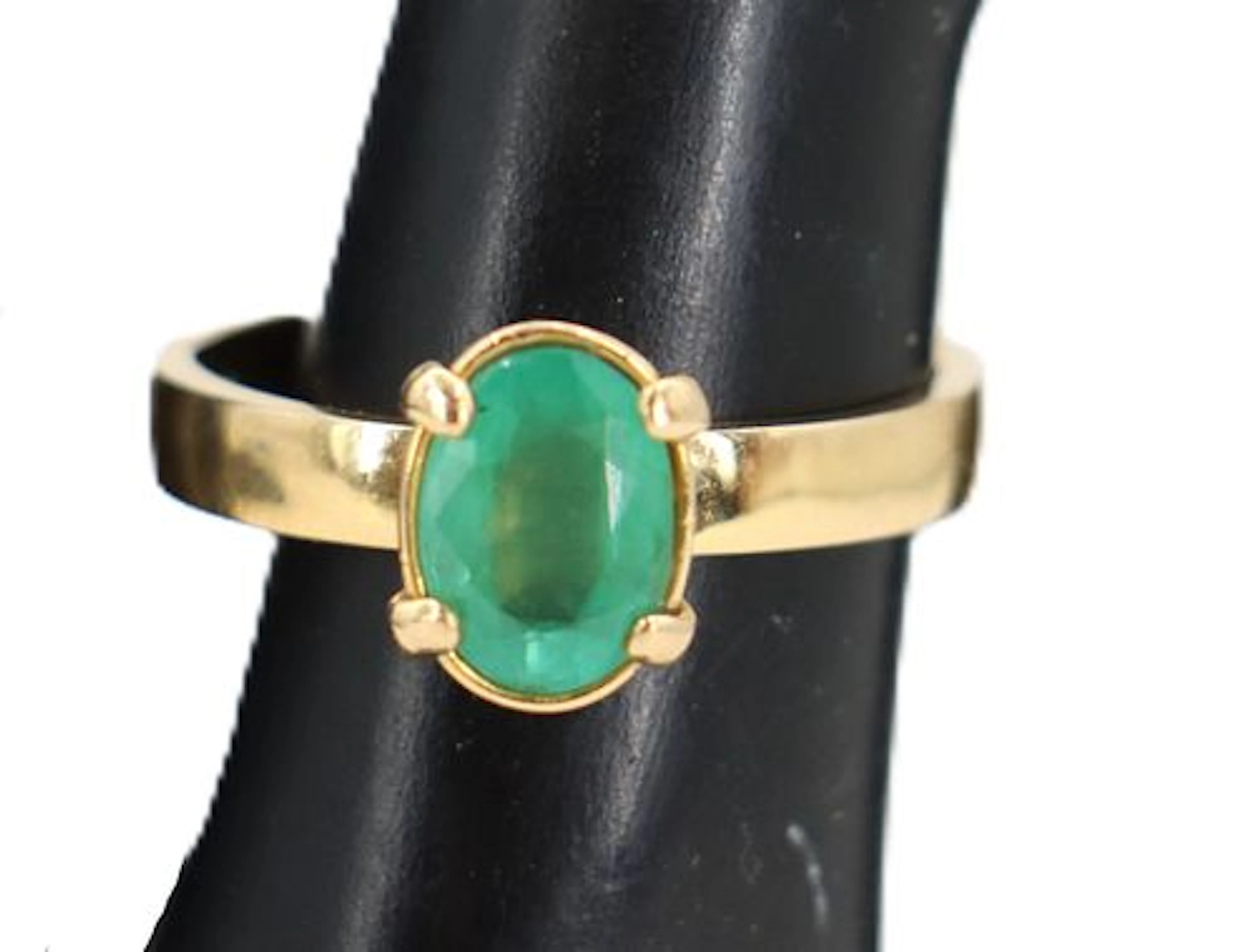 Emerald and 18k Gold Ring - RS: 7 - Gross 3.7 g.