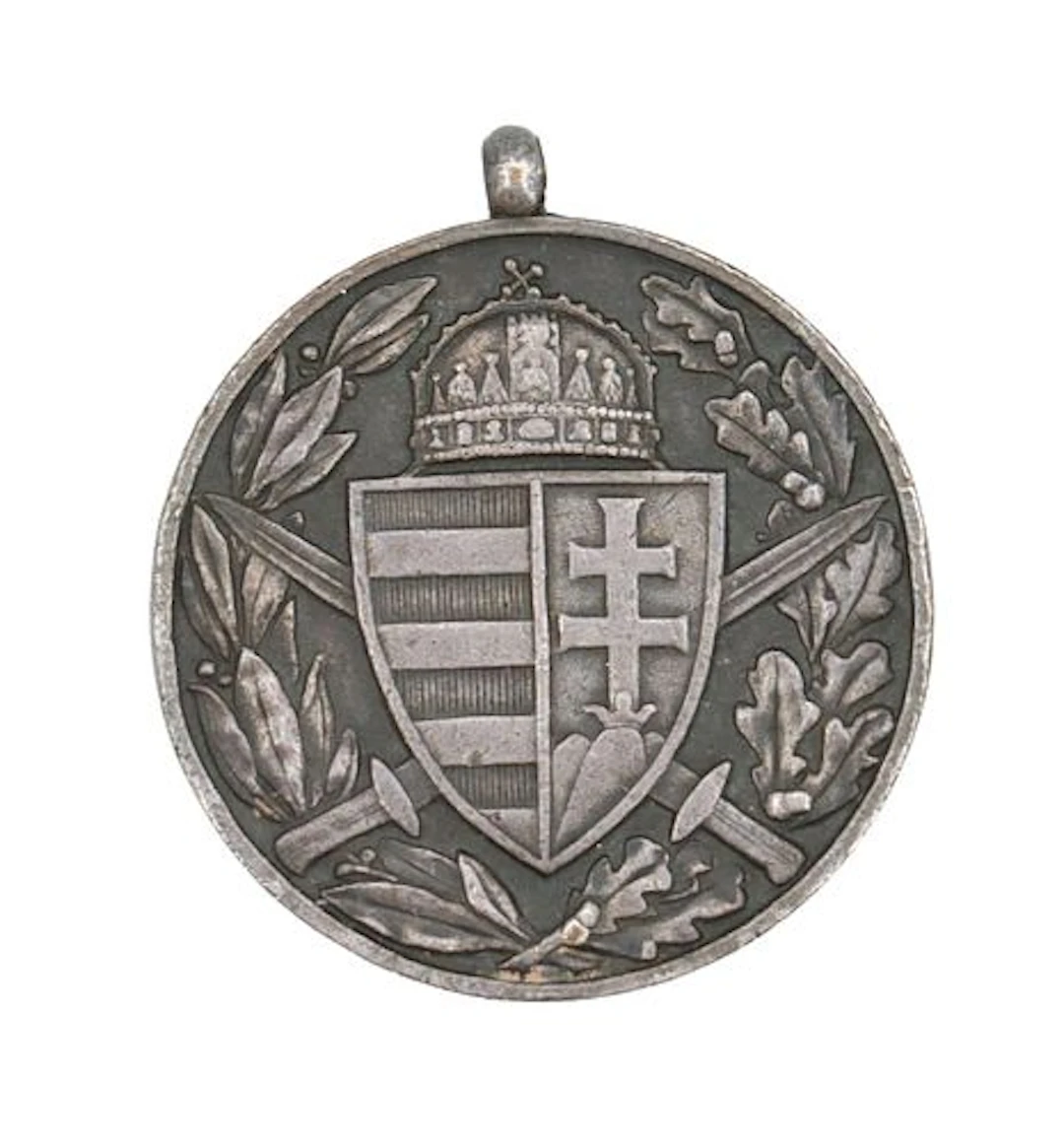 Kingdom of Hungary WWI Commemorative Medal with Swords (Combatant Version)